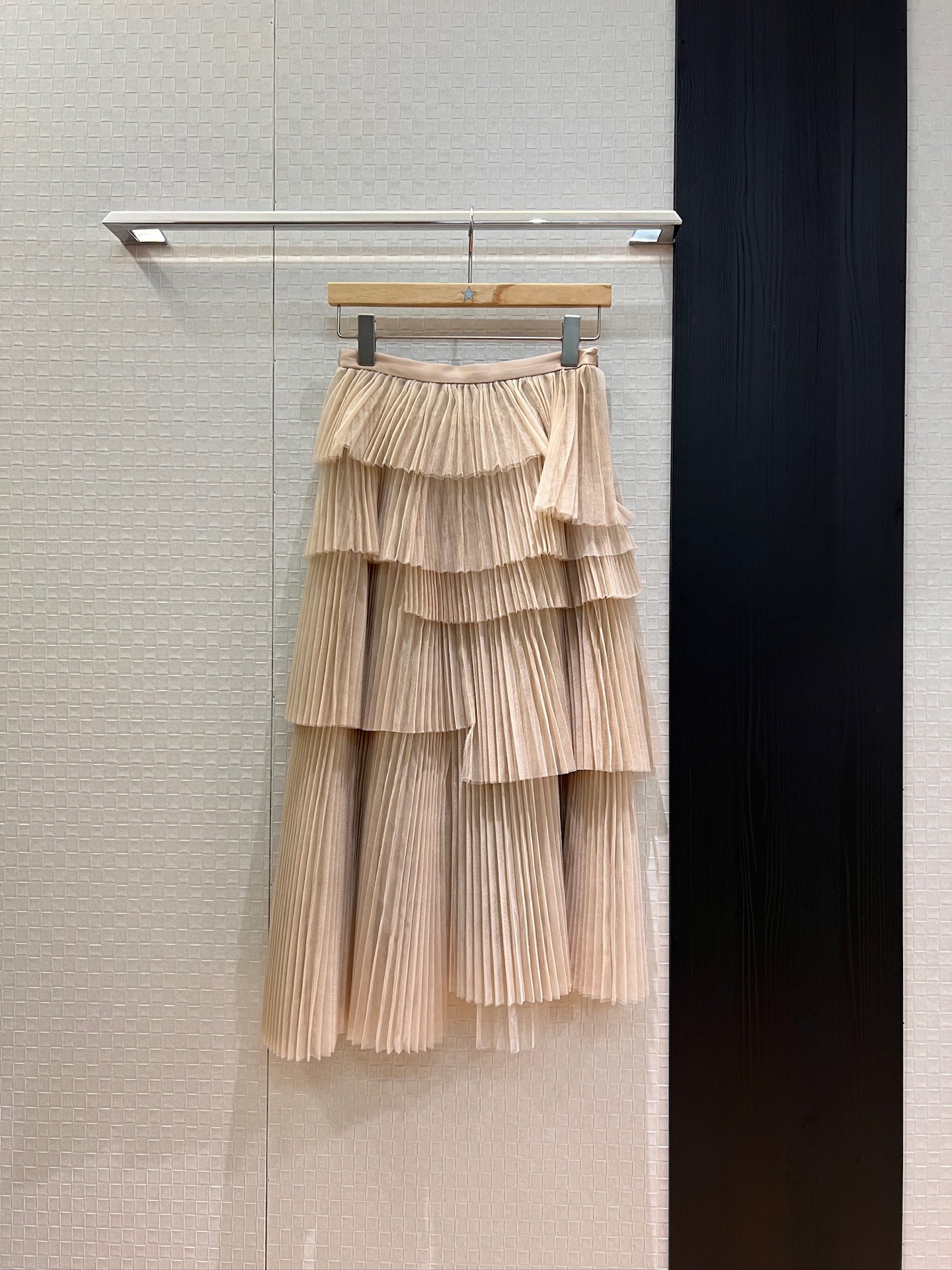 NO:437498,The same style of the new Lin Yun, multi-layer irregular pleated mesh skirt, sweet and cute, temperament, age-reducing exquisite little princess, essential for banquets, black apricot SML, skirts, alexander wang19860909新款林允同款 多层不规则压褶网纱半裙甜美可爱 气质减龄精致小公主 宴会必备 黑色杏色 SML,,skirts,alexander wang,Women's clothing