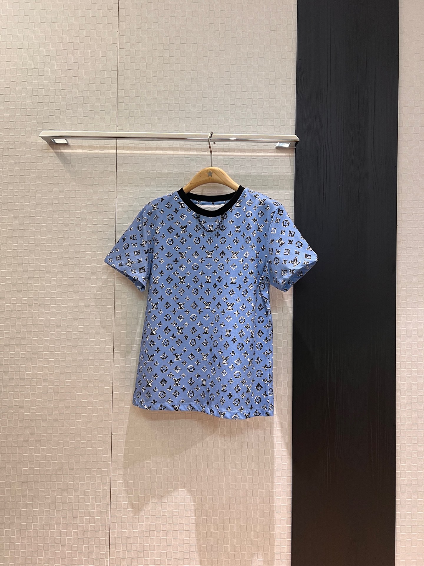 NO:437452,New old-fashioned old-fashioned print chain T-shirt casual and fashionable simple and versatile white blue SML, tees, t-shirt, alexander wang19860909新款做旧老花印花链条t恤休闲时尚 简单百搭白色蓝色 SML,,tees，t-shirt,alexander wang,Women's clothing