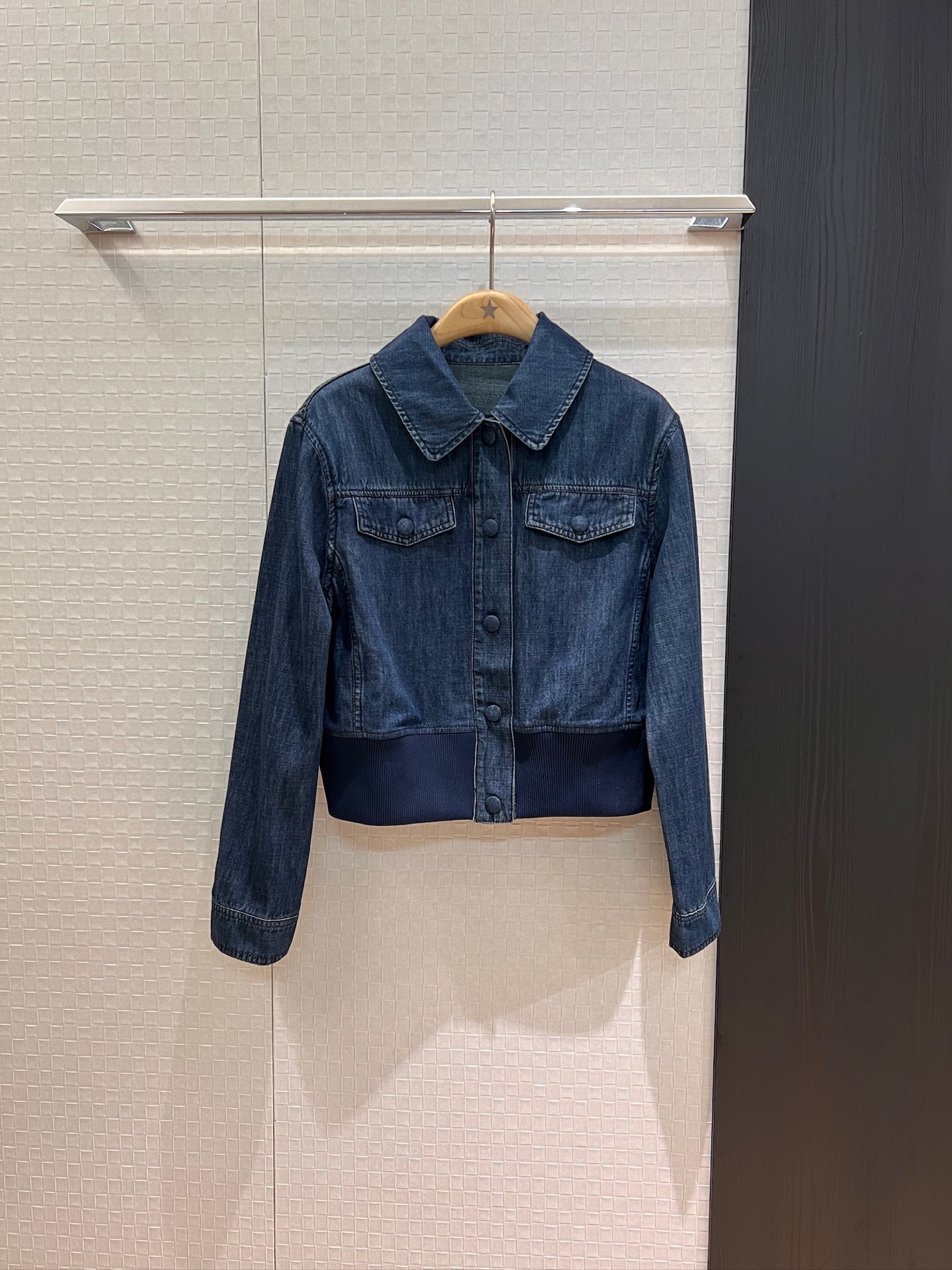 NO:438320,The new P-pants are coming in the lapel short ribbed waist-hugging denim jacket with high-waist denim shorts skirt and pants embroidered logo letters denim buckle fashion and casual age-reducing versatile SML, skirts, shorts, jackets & coats, alexander wang19860909外 P裤新款来袭翻领短款罗纹收腰牛仔外套搭配高腰牛仔短裤 裙裤刺绣logo字母 牛仔包扣 时尚休闲 减龄百搭 SML,,skirts,shorts,jackets & coats,alexander wang,Women's clothing