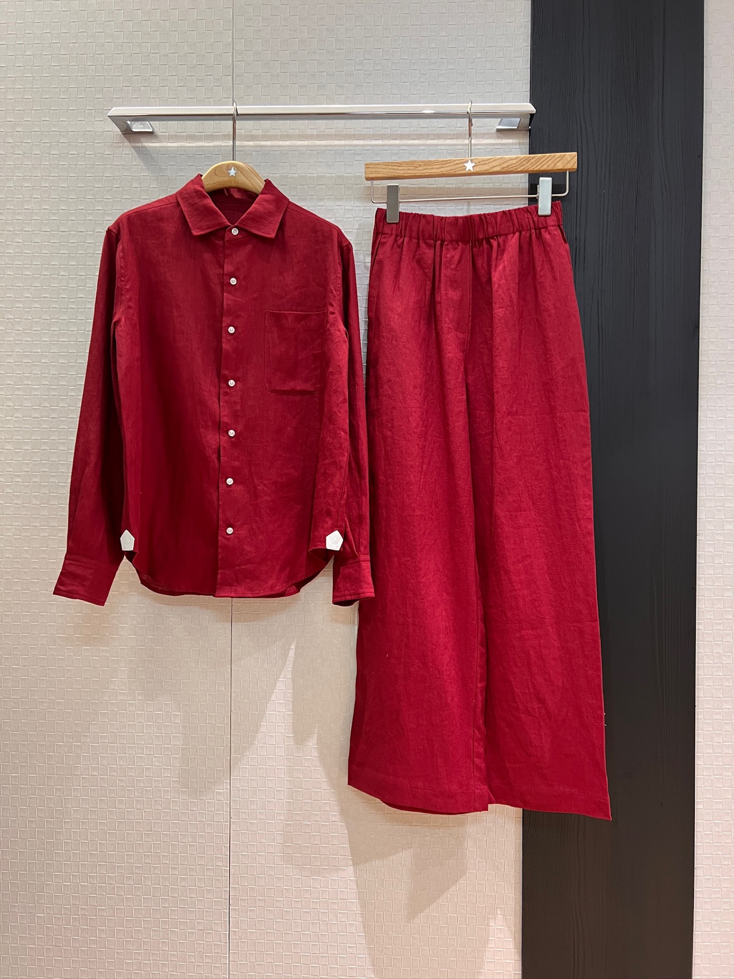 NO:438368,Lining pants new LP minimalist pocket decorative linen shirt with the same wide-leg pants hem splicing logo leather label decoration old money style must have loose and casual brown red SML, loro piana, alexander wang19860909衬 裤新款LP 极简口袋装饰亚麻衬衣搭同款阔腿裤下摆拼接logo皮标装饰 老钱风必备 宽松休闲 咖色红色 SML,,loro piana,alexander wang,Women's clothing