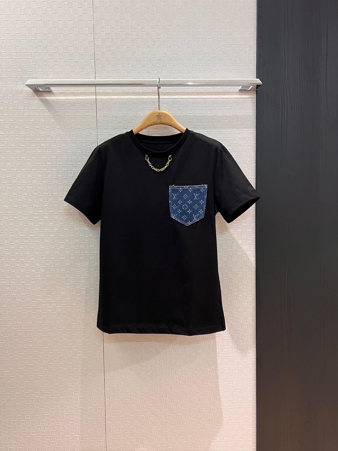 NO:439913,New style of old-fashioned denim pocket chain t-shirt casual and fashionable simple and versatile SML, tees, t-shirt, alexander wang19860909新款拼老花牛仔口袋链条t恤休闲时尚 简单百搭SML,,tees，t-shirt,alexander wang,Women's clothing