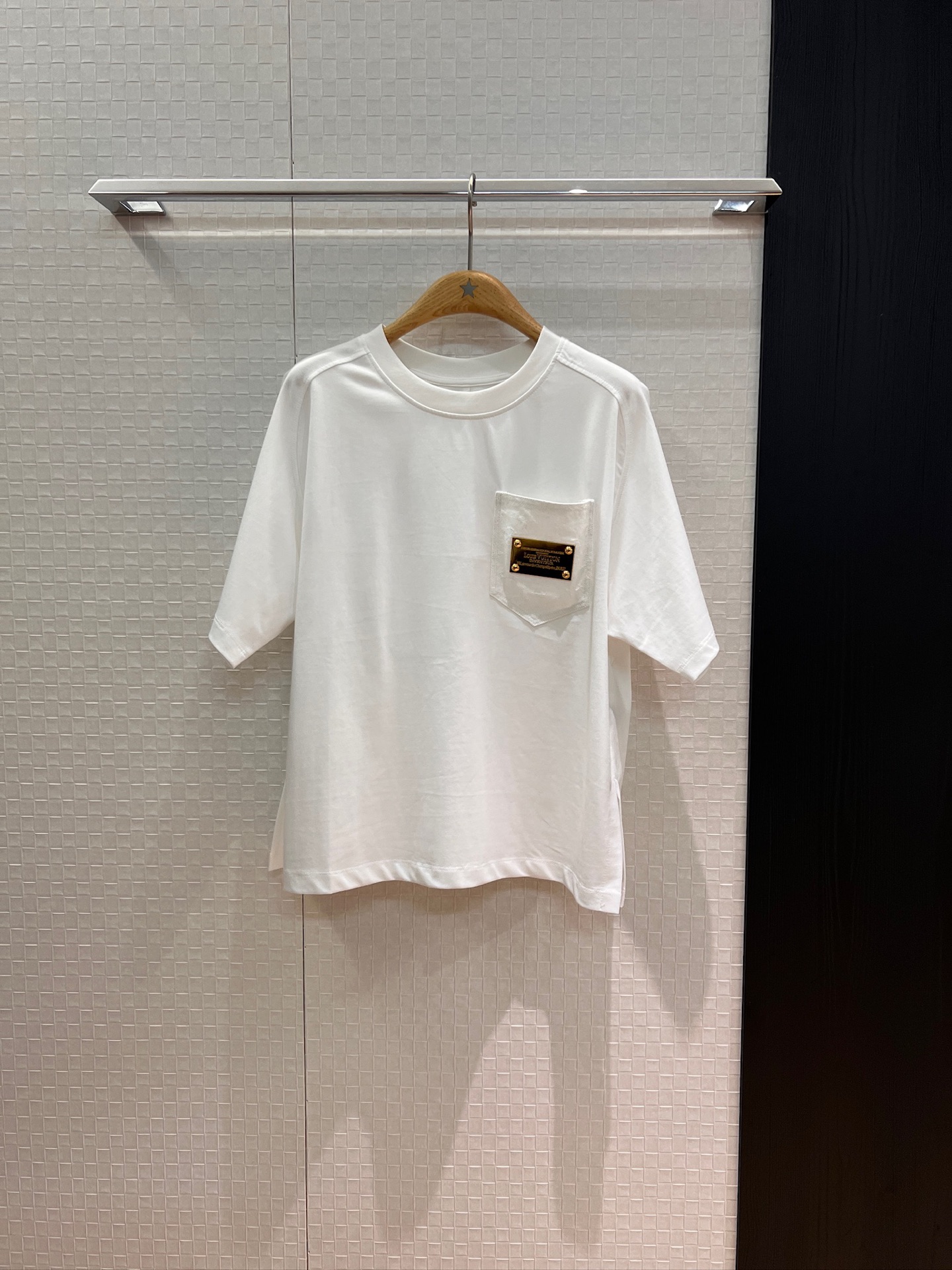 NO:439862,New logo metal brand decorative pocket loose T-shirt casual and fashionable simple and versatile hem slit SML, tees, t-shirt, alexander wang19860909新款logo金属牌装饰口袋宽松t恤 休闲时尚 简单百搭下摆开叉 SML,,tees，t-shirt,alexander wang,Women's clothing