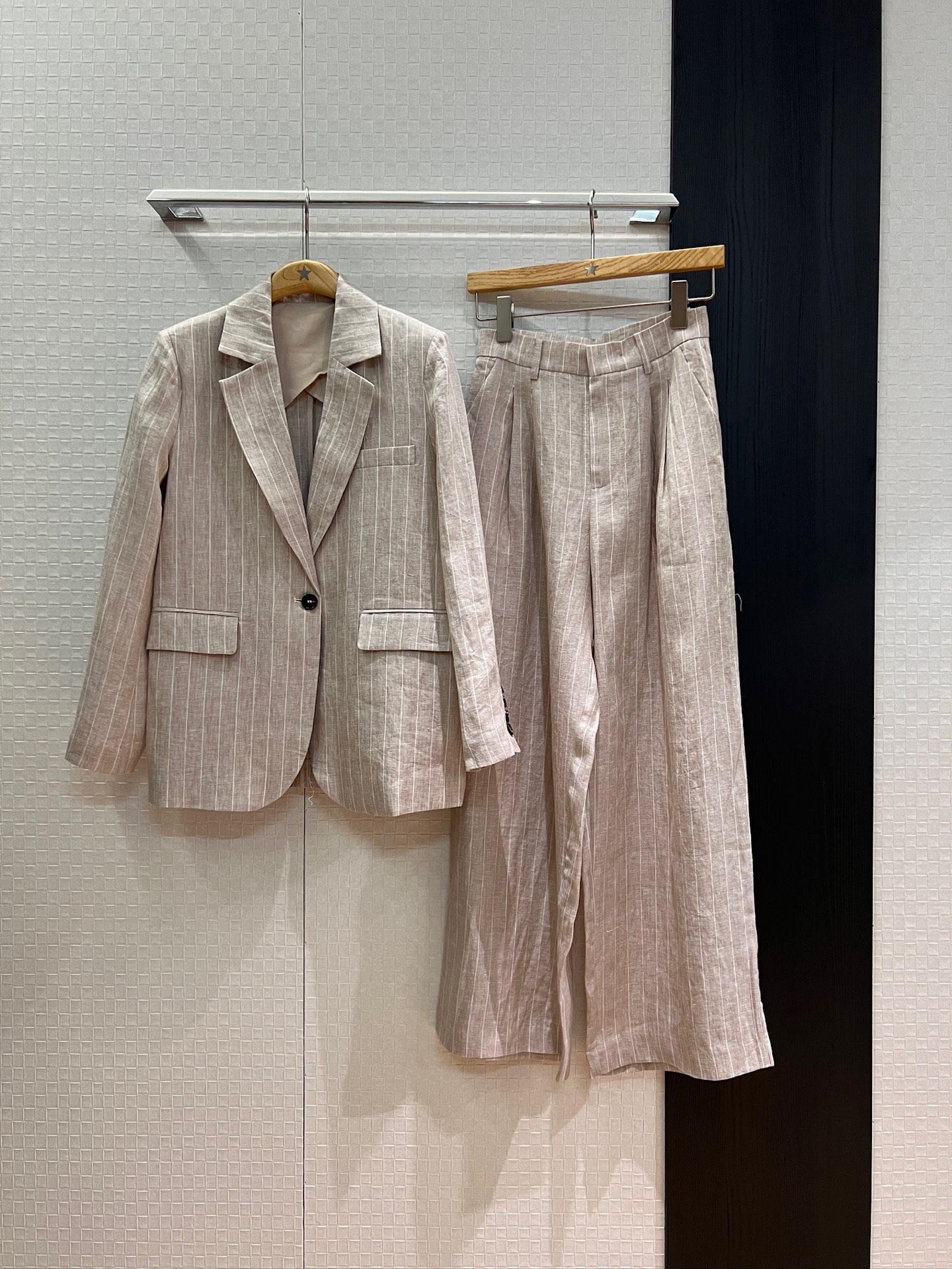 NO:440858,The new style of pants is coming to Lp old money style Queen's aura linen striped single button suit jacket striped linen wide-leg trousers fashionable and lazy, capable and neat classic original zither color SML, loro piana, jackets & coats, business suit, alexander wang19860909外 裤子新款来袭Lp老钱风 女王气场亚麻条纹单扣西装外套条纹亚麻阔腿裤西裤时尚慵懒 干练利落经典原麻色 SML,,loro piana,jackets & coats,business suit,alexander wang,Women's clothing