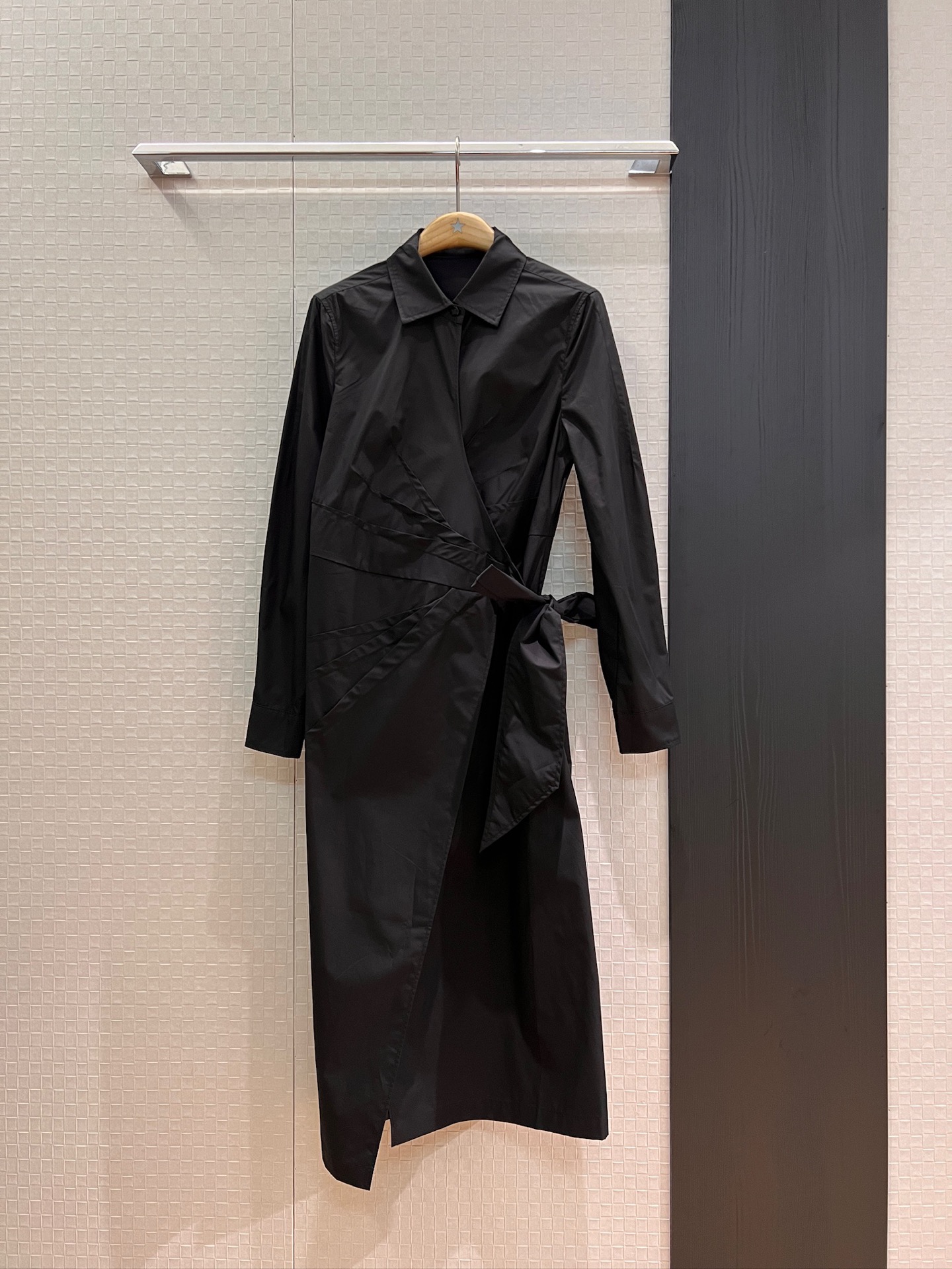 NO:442927,New lapel long-sleeved pleated dress with irregular side-open belt wrap design bow decoration Fashion commuting casual age-reducing black brown SML, skirts, alexander wang19860909新款来袭翻领长袖褶皱连衣裙 不规则侧开系腰带包裹设计蝴蝶结装饰 时尚通勤 休闲减龄黑色棕色 SML,,skirts,alexander wang,Women's clothing