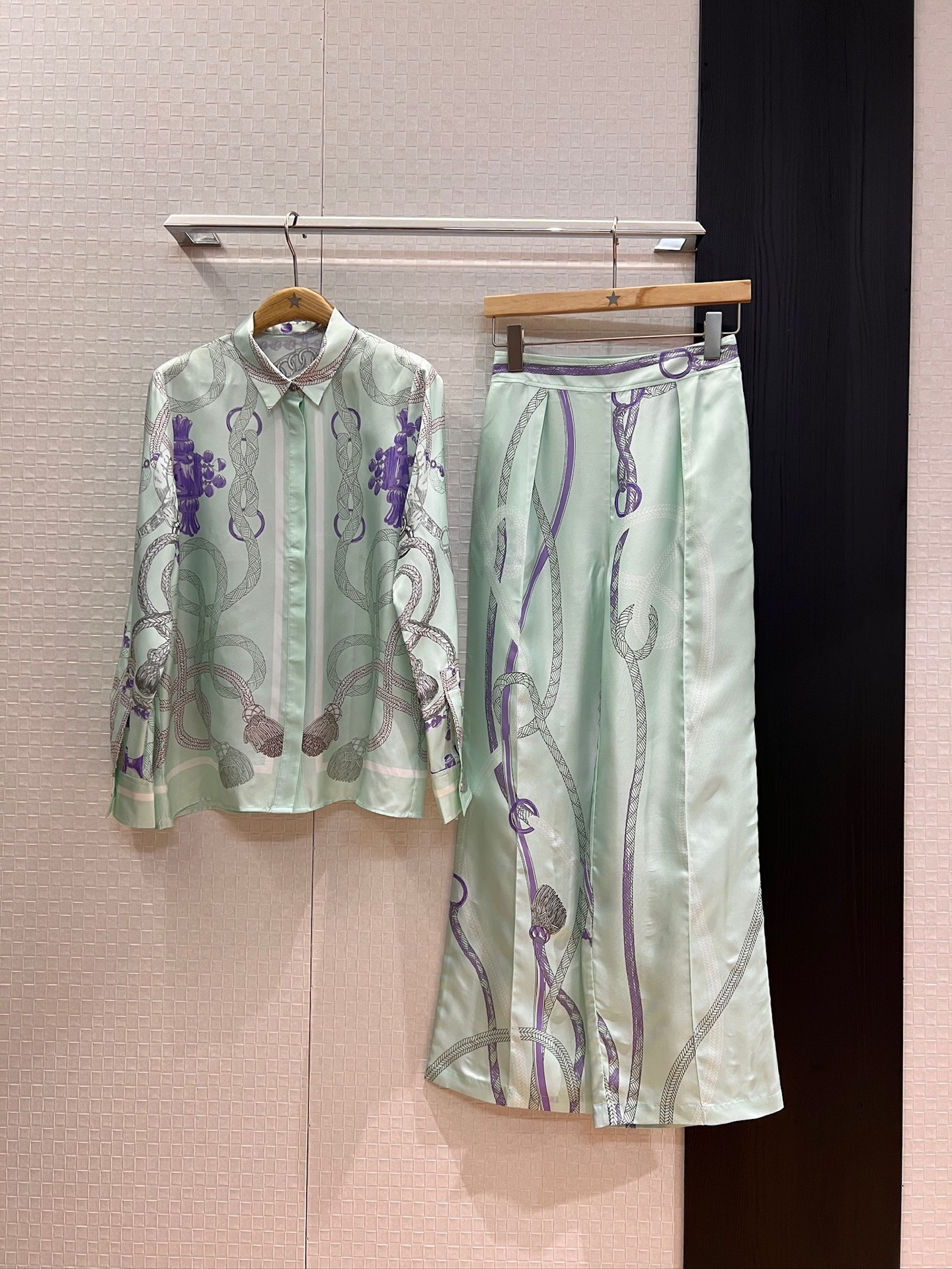 NO:444054,Shirt pants new style positioning printed silk twill shirt positioning flower silk wide-leg pants fashionable and versatile, lazy temperament can be worn in one set or separately S-XL, real silk, alexander wang19860909衬衣 裤新款定位印花真丝斜纹衬衣定位花真丝阔腿裤时尚百搭 气质慵懒 可一套或分开搭 S-XL,,real silk,alexander wang,Women's clothing
