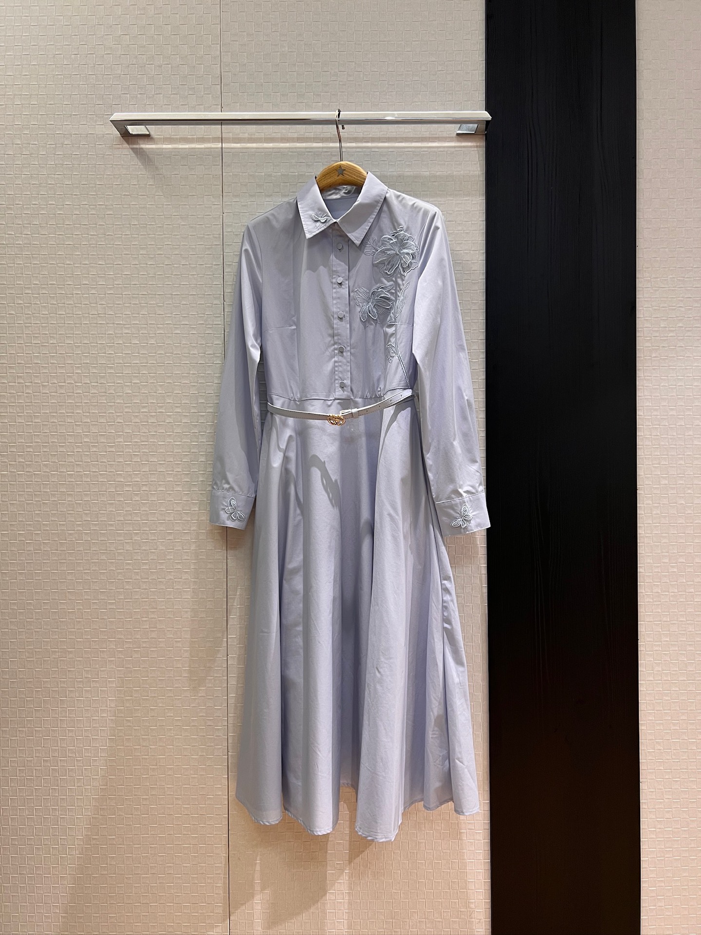 NO:444034,New heavy-industrial flower hollow embroidered strap decorative dress, long skirt collar sleeve three-dimensional bee, delivery double G small belt, both sides of pockets, fashionable and casual, age-reducing versatile SML, skirts, alexander wang19860909新款重工花朵镂空刺绣系带装饰连衣裙 长裙衣领袖口立体小蜜蜂 配送双G小腰带 两侧口袋时尚休闲 减龄百搭 SML,,skirts,alexander wang,Women's clothing