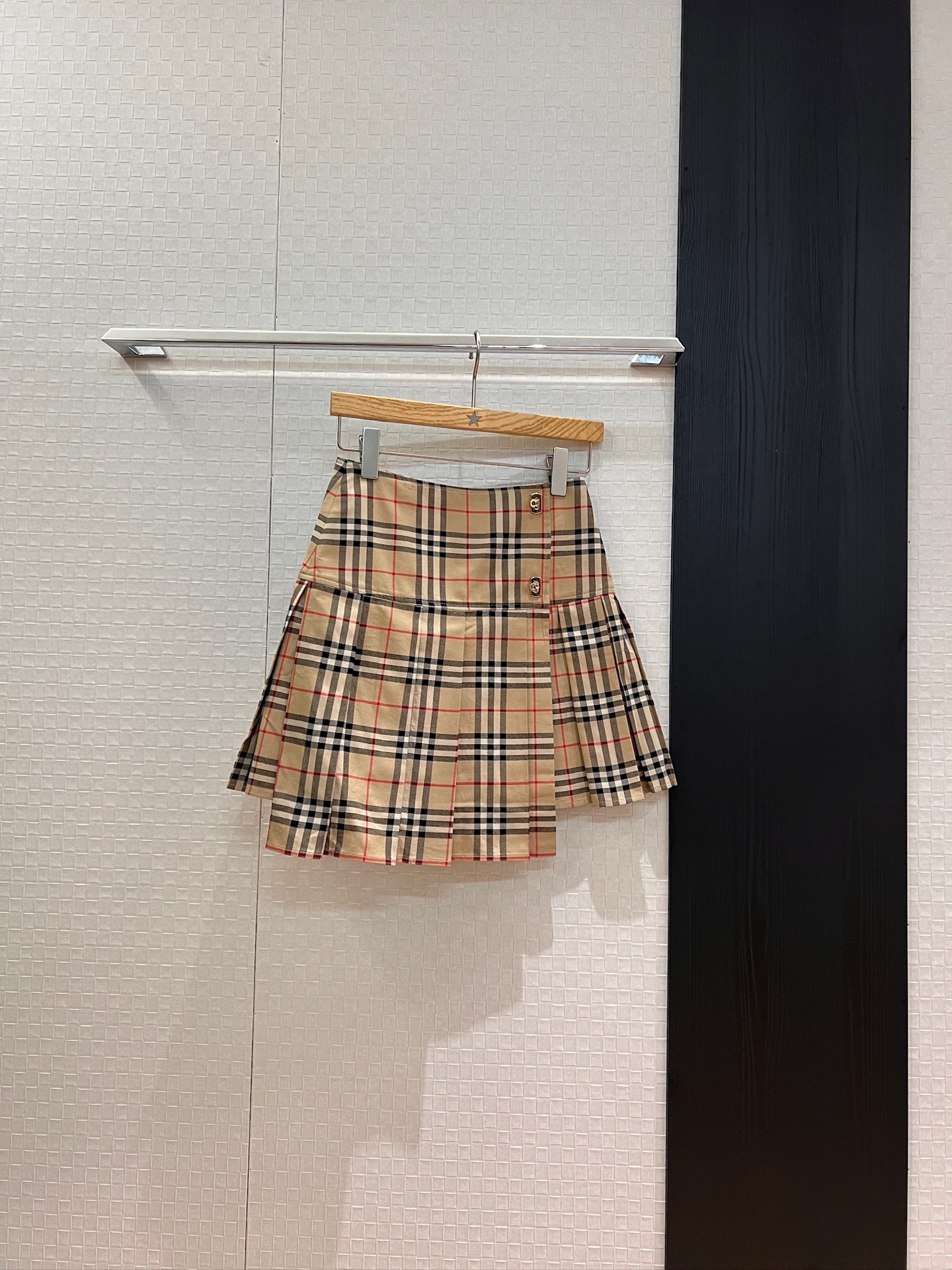 NO:444063,New lock decorative design, asymmetric wrapping splicing design, irregular length of plaid skirt hem, college style, temperament and age-reducing, versatile and not picky SML, skirts, alexander wang19860909新款锁扣装饰设计 不对称包裹式拼接设计 格纹百褶半裙下摆不规则长短 学院风 气质减龄 百搭不挑人SML,,skirts,alexander wang,Women's clothing