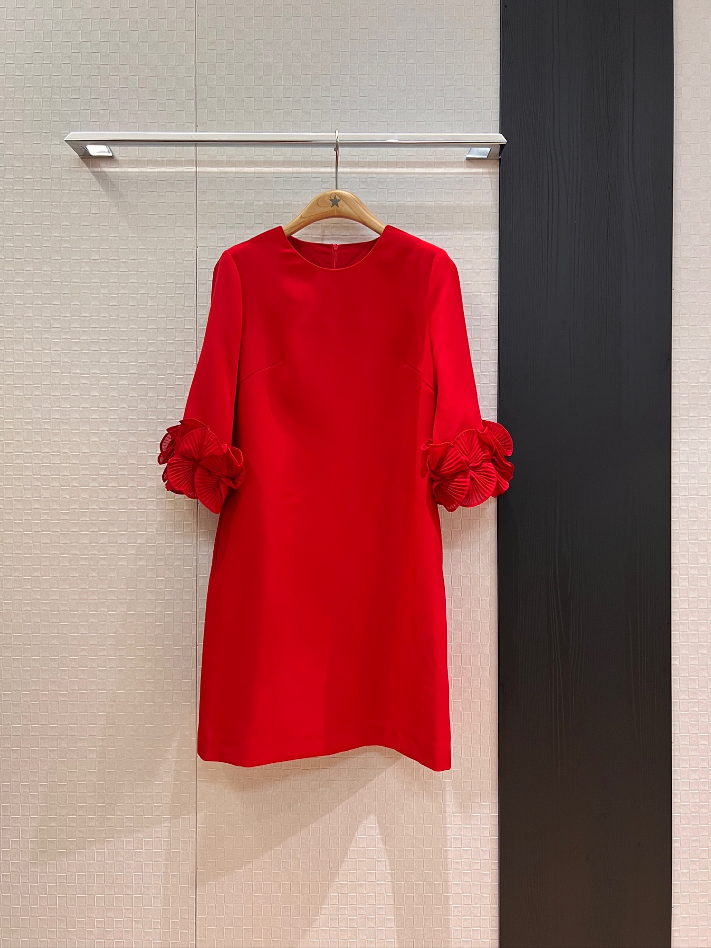 NO:444889,New three-dimensional petal decoration with a quarter-sleeved dress with three-dimensional tailoring, waist-hugging, slimming, pockets on both sides, versatile temperament, sweet and age-reducing Apricot red black S-XL,, skirts, alexander wang19860909新款立体花瓣装饰七分袖连衣裙立体剪裁 收腰显瘦 两侧有口袋气质百搭 甜美减龄 杏色红色黑色 S-XL,,skirts,alexander wang,Women's clothing