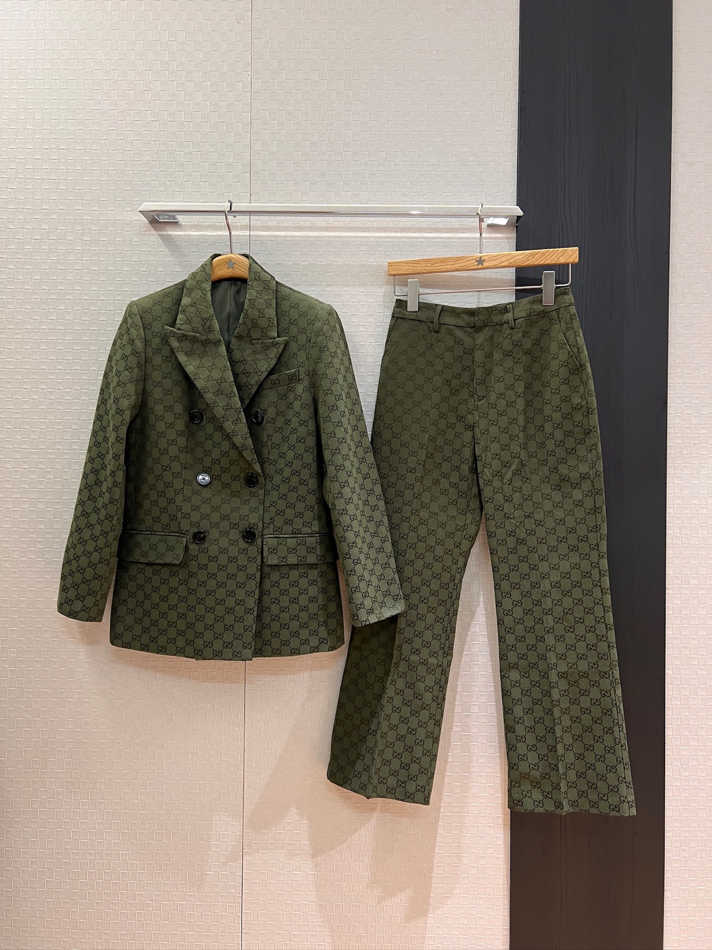 NO:446861,Suit, new style of pants, double G jacquard suit jacket, double G casual trousers, double breasted, modern and fashionable, handsome and versatile, sweet and cool commuting, SML,, jackets & coats, business suit, alexander wang19860909西装 裤新款走秀 双G提花西装外套双G休闲西裤 双排扣 摩登时髦 帅气百搭 甜酷通勤 SML,,jackets & coats,business suit,alexander wang,Women's clothing