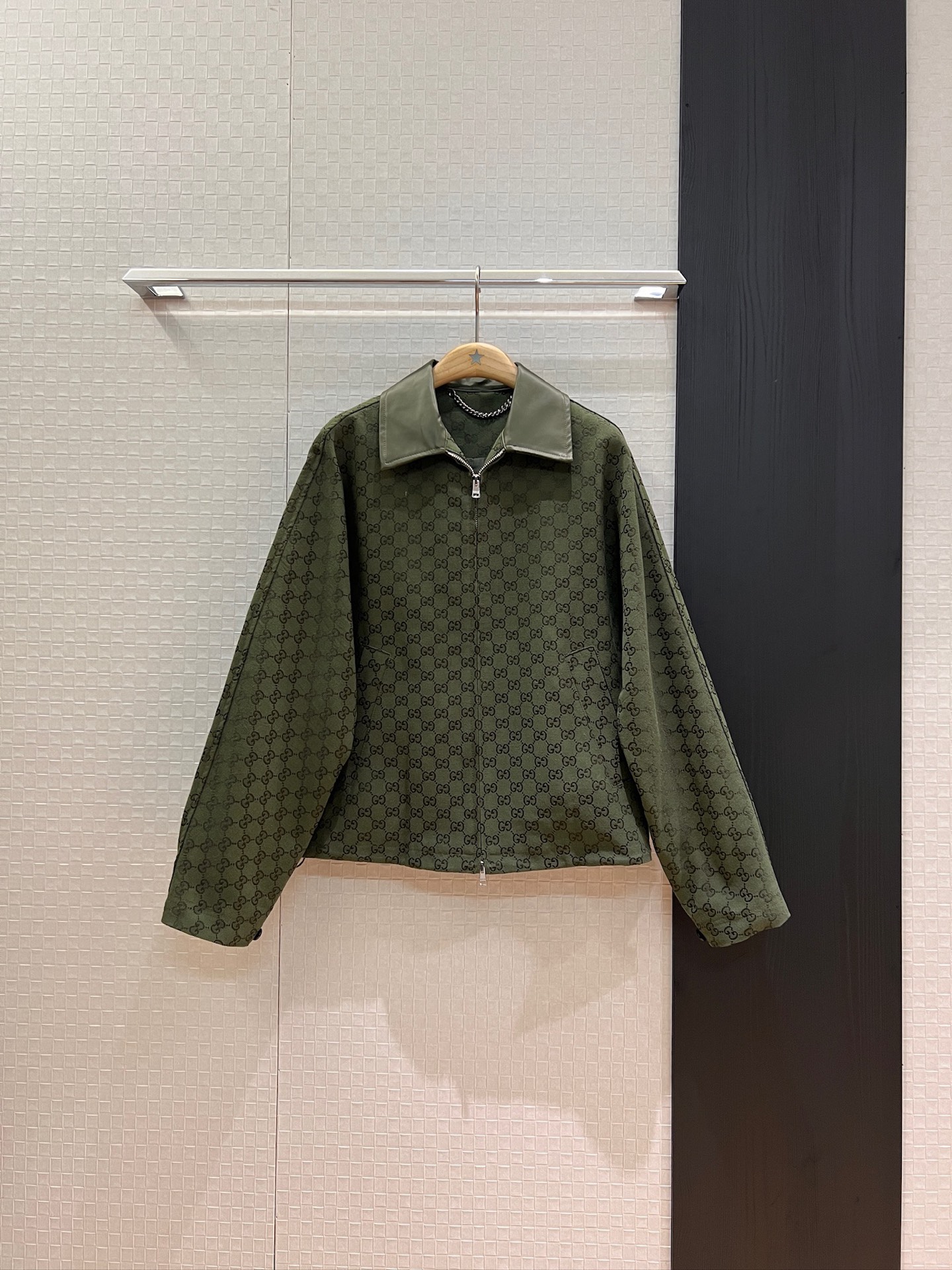 NO:446880,New double G jacquard spliced ​​leather collar silhouette jacket loose and casual, hem drawstring adjust waist, paired with shorts or trousers, cool and age-reducing SML, shorts, jackets & coats, alexander wang19860909新款双G提花拼接皮领廓形外套宽松休闲 下摆抽绳调节收腰 搭短裤或西裤甜酷减龄 SML,,shorts,jackets & coats,alexander wang,Women's clothing