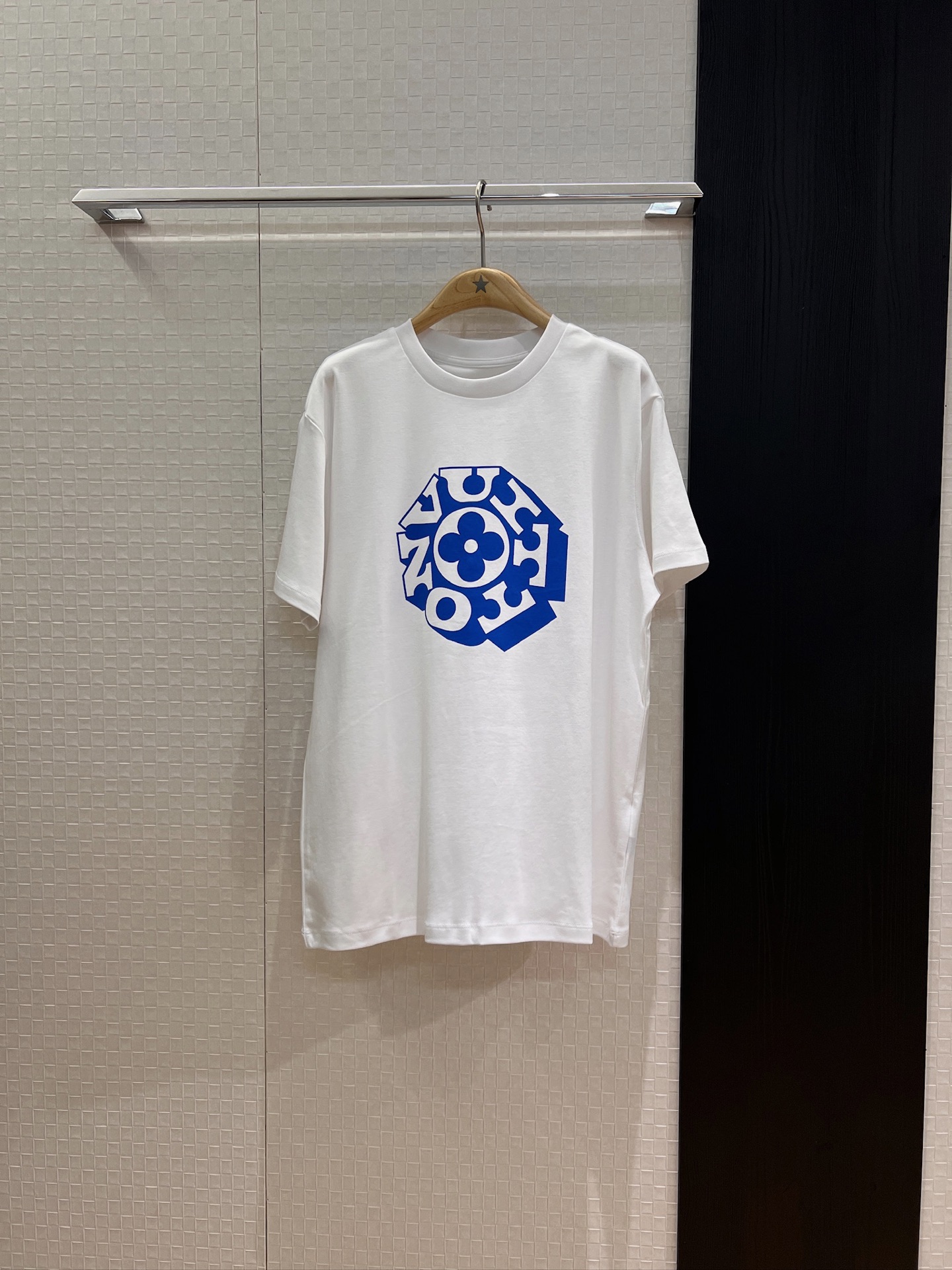 NO:446910,New co-branded sunflower logo printed T-shirt simple and casual loose and versatile SML, tees, t-shirt, alexander wang19860909新款联名太阳花logo印花T恤简单休闲 宽松百搭 SML,,tees，t-shirt,alexander wang,Women's clothing