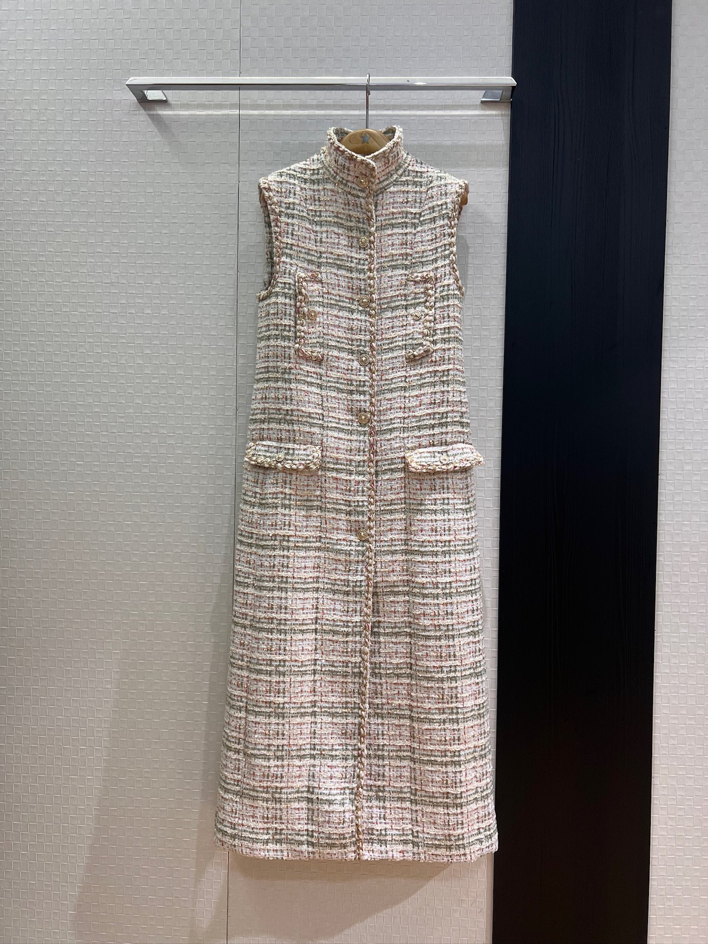 NO:448133,New wool tweed turtleneck sleeveless dress with long vest long skirt gold thread braided edges Four-pocket decoration celebrity temperament slimming and not picky on people's outward styling is essential SML, skirts, alexander wang19860909新款羊毛粗花呢小高领背心无袖连衣裙 长马甲长裙金线编织边 四口袋装饰 名媛气质 显瘦不挑人外披凹造型必备 SML,,skirts,alexander wang,Women's clothing