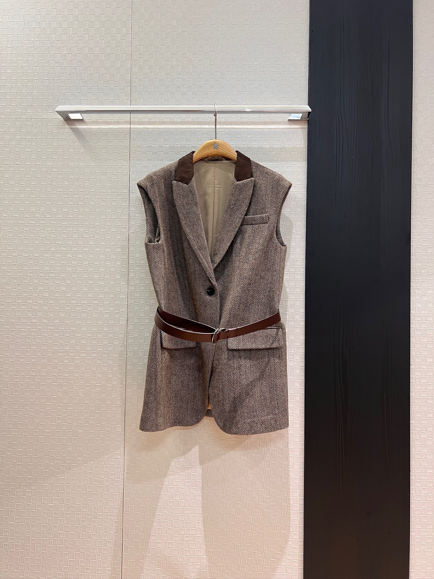 NO:449299,New BC stand-up collar suit and collar two-wear, human-patterned wool vest jacket delivery belt decoration, fashionable and handsome temperament, versatile wool blend SML,, jackets & coats, business suit, alexander wang19860909新款BC立领西装领两穿 人纹羊毛马甲外套配送腰带装饰 时尚帅气气质百搭 羊毛混纺 SML,,jackets & coats,business suit,alexander wang,Women's clothing