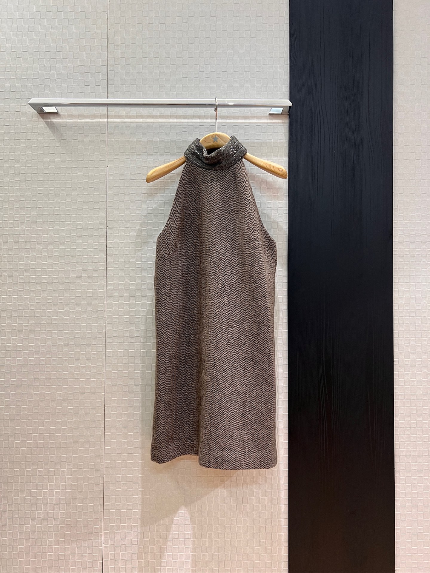 NO:449316,New BC classic bead chain halter neck sleeveless dress, human pattern wool blended temperament, celebrity lady age-reducing products SML, skirts, alexander wang19860909新款BC经典珠链挂脖无袖连衣裙 人纹羊毛混纺气质优雅 名媛淑女减龄单品 SML,,skirts,alexander wang,Women's clothing