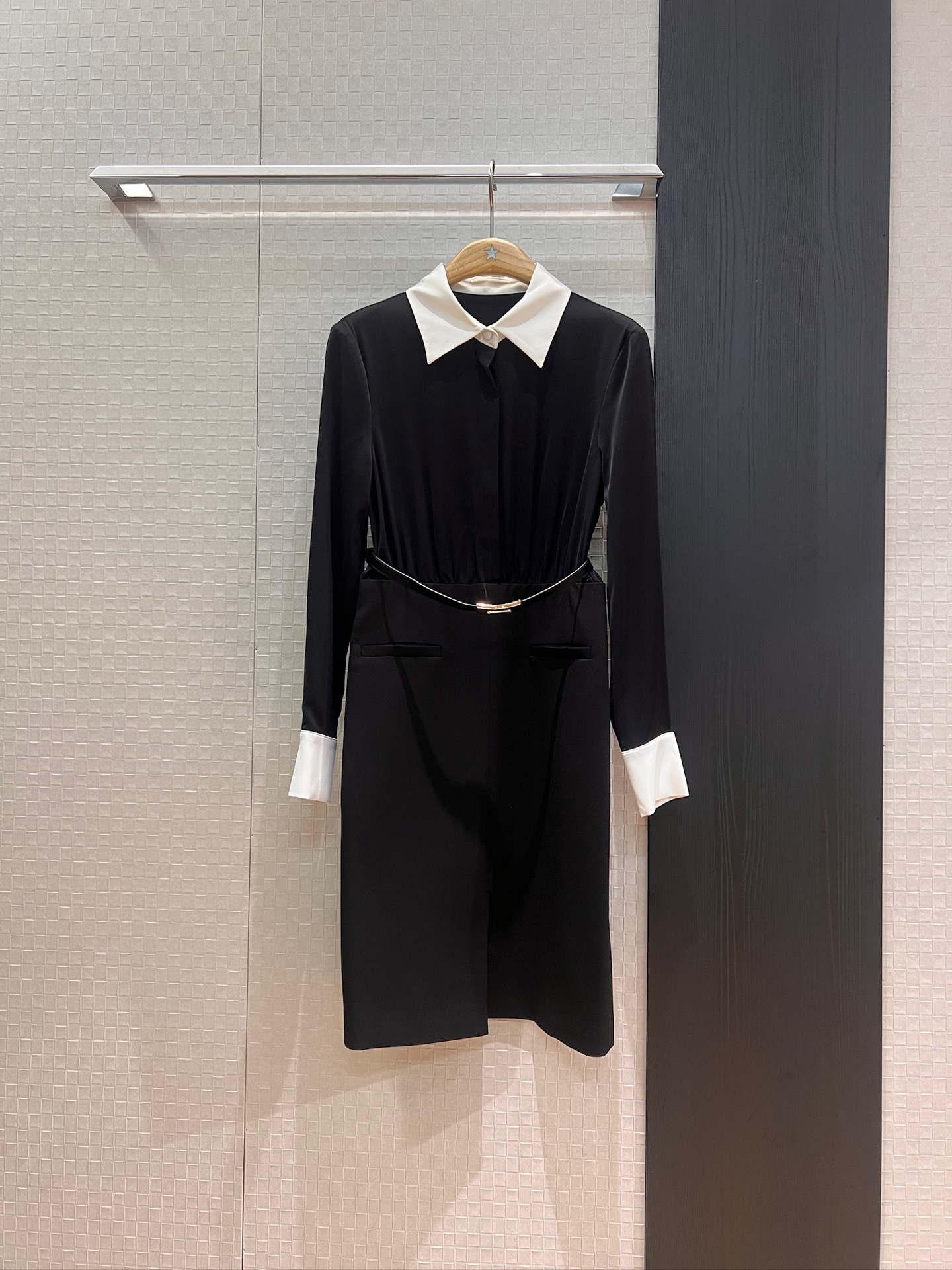 NO:449317,New style is coming black and white contrasting lapel long-sleeved dress splicing design, delivery belt decorative skirt front slit Commuting temperament SML, skirts, alexander wang19860909新款来袭黑白撞色翻领长袖连衣裙拼接设计 配送腰带装饰裙摆前开叉 通勤气质 SML,,skirts,alexander wang,Women's clothing