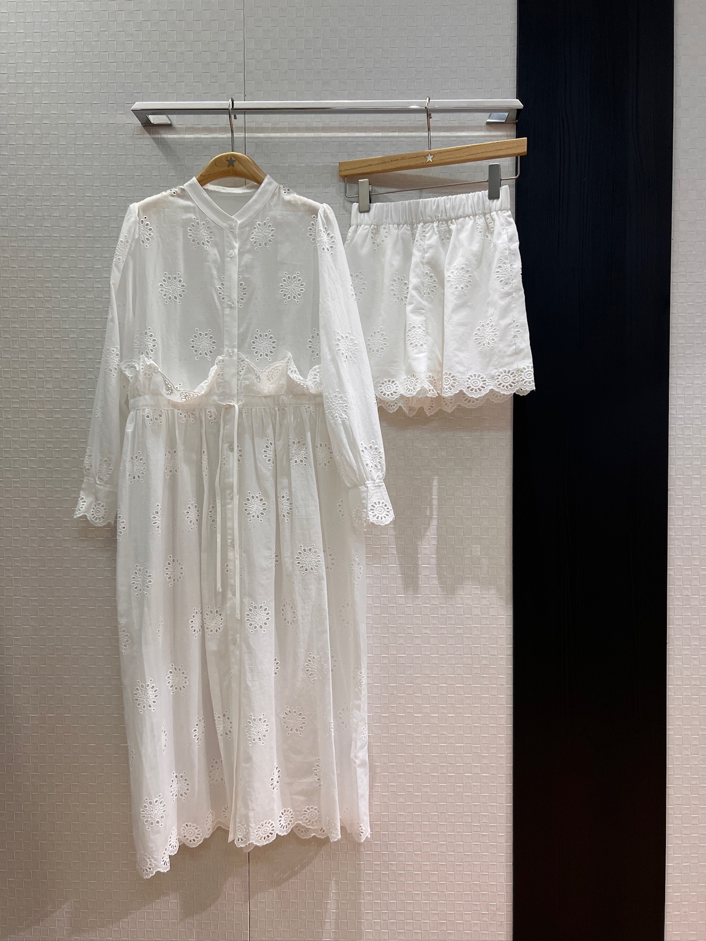 NO:450213,New heavy industry positioning embroidery two-piece suit super fairy bud edge tie waist decoration long sleeve dress long skirt elastic waist shorts positioning lock edge vacation and leisure must-have age reduction SML, skirts, shorts, alexander wang19860909新款重工定位刺绣两件套装超仙花苞边系带收腰装饰 长袖连衣裙长裙松紧腰短裤 定位锁边 度假休闲 减龄必备 SML,,skirts,shorts,alexander wang,Women's clothing