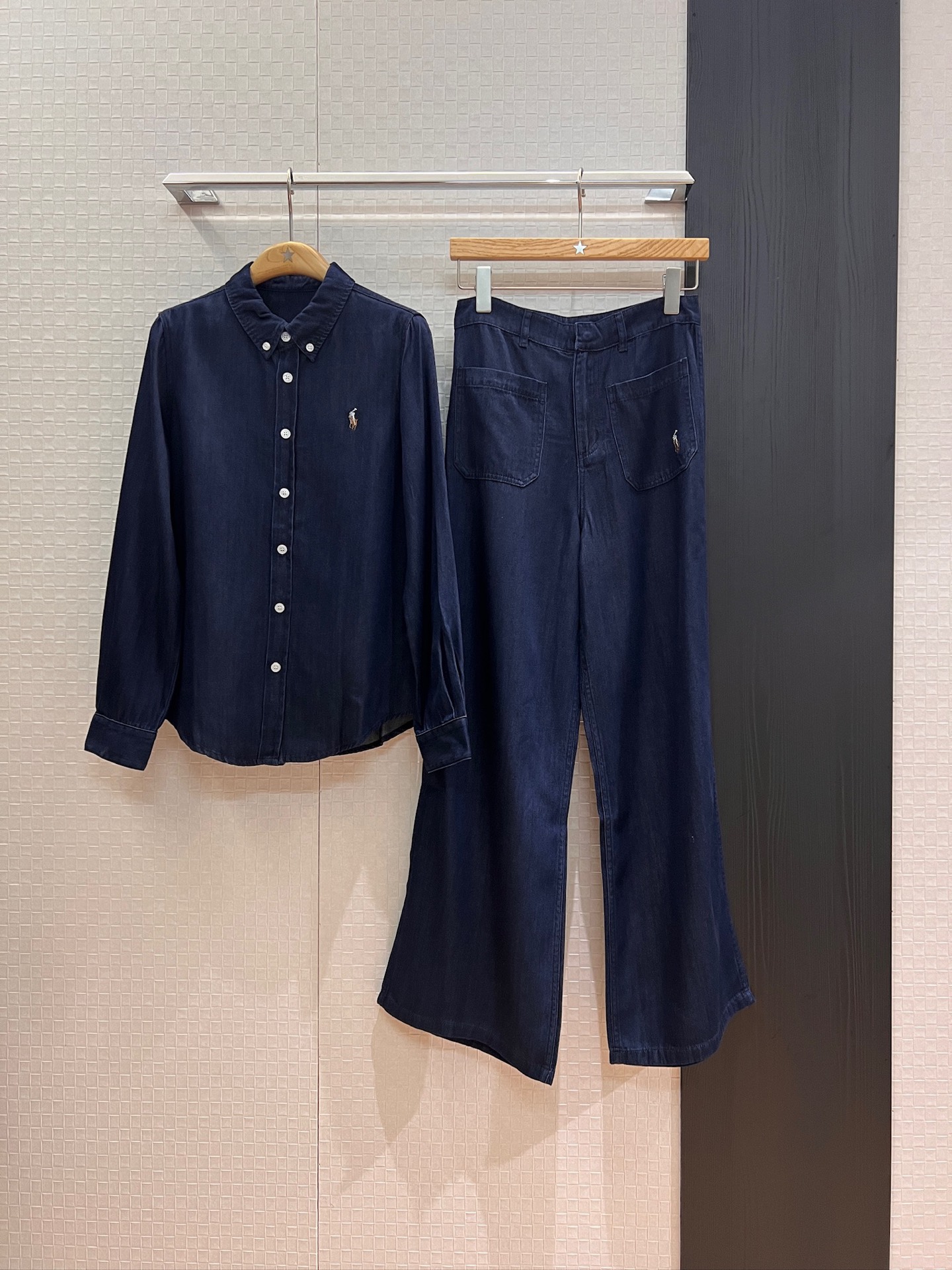 NO:450765,Shirt pants new style pony embroidered logo denim shirt denim wide-leg pants square pocket vacation and casual versatile must-have lazy age-reducing SML, alexander wang19860909衬衣 裤新款小马刺绣logo牛仔衬衣牛仔阔腿裤 方形口袋 度假休闲 百搭必备 慵懒减龄SML,,alexander wang,Women's clothing