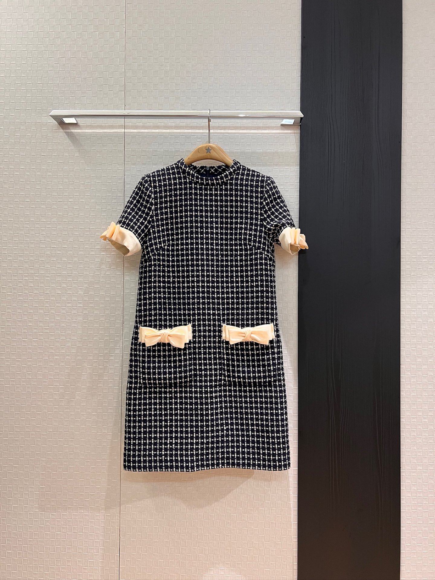 NO:451442,The same style of new stars, stand-up collar bow decorative small plaid wool dress A-line style, cuff pocket bow decorative simple temperament, slim fit and age-reducing SML, skirts, alexander wang19860909新款明星同款 立领蝴蝶结装饰小格子羊毛连衣裙A字版型 袖口口袋蝴蝶结装饰简约气质 修身减龄 SML,,skirts,alexander wang,Women's clothing