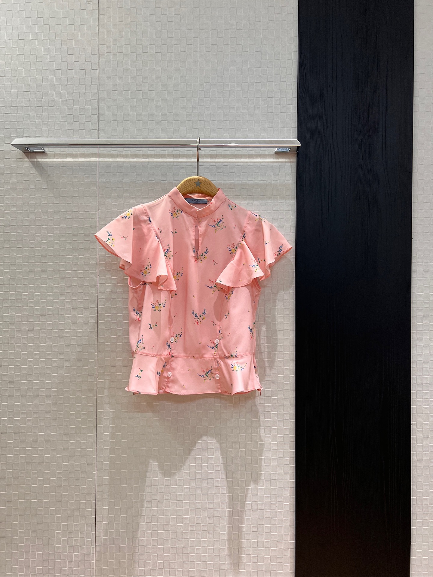 NO:451997,New early autumn style with many stars, small floral stand-up collar lotus leaf sleeve top waisted ruffle hem, neckline insulated air quality, age-reducing versatile SML, alexander wang19860909新款早秋多明星同款 小碎花立领荷叶袖上衣收腰荷叶边下摆 领口镂空气质甜美 减龄百搭 SML,,alexander wang,Women's clothing