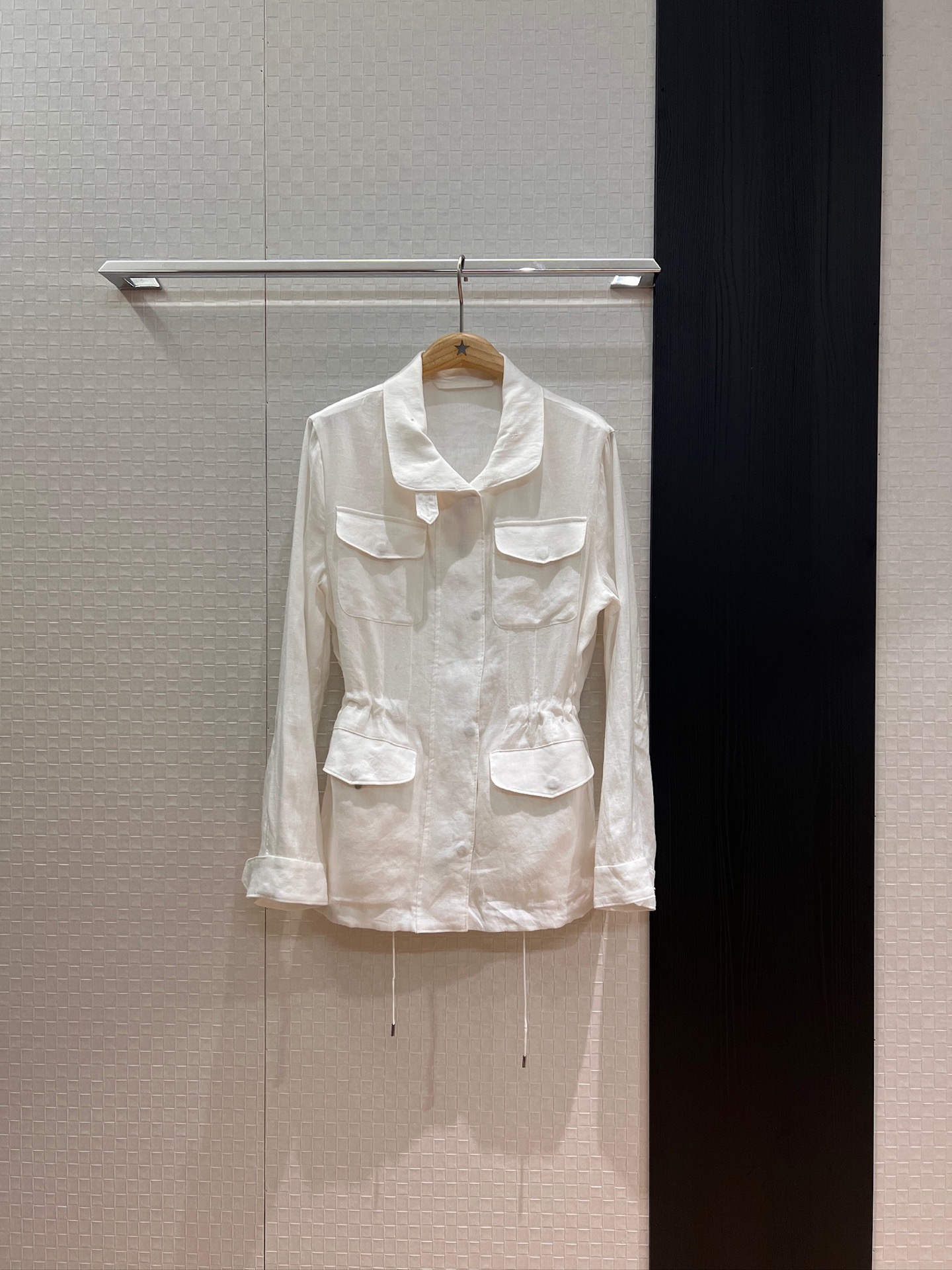 NO:452725,Lp new lapel four-pocket linen jacket for sun protection, breathable and comfortable waist drawstring waist design, leisure and vacation, salty and sweet khaki/white SML,,loro piano,jackets & coats,alexander wang19860909Lp新款翻领四口袋亚麻外套 可作防晒 透气舒适腰部抽绳收腰设计 休闲度假 可盐可甜 卡其/白色 SML,,loro piana,jackets & coats,alexander wang,Women's clothing