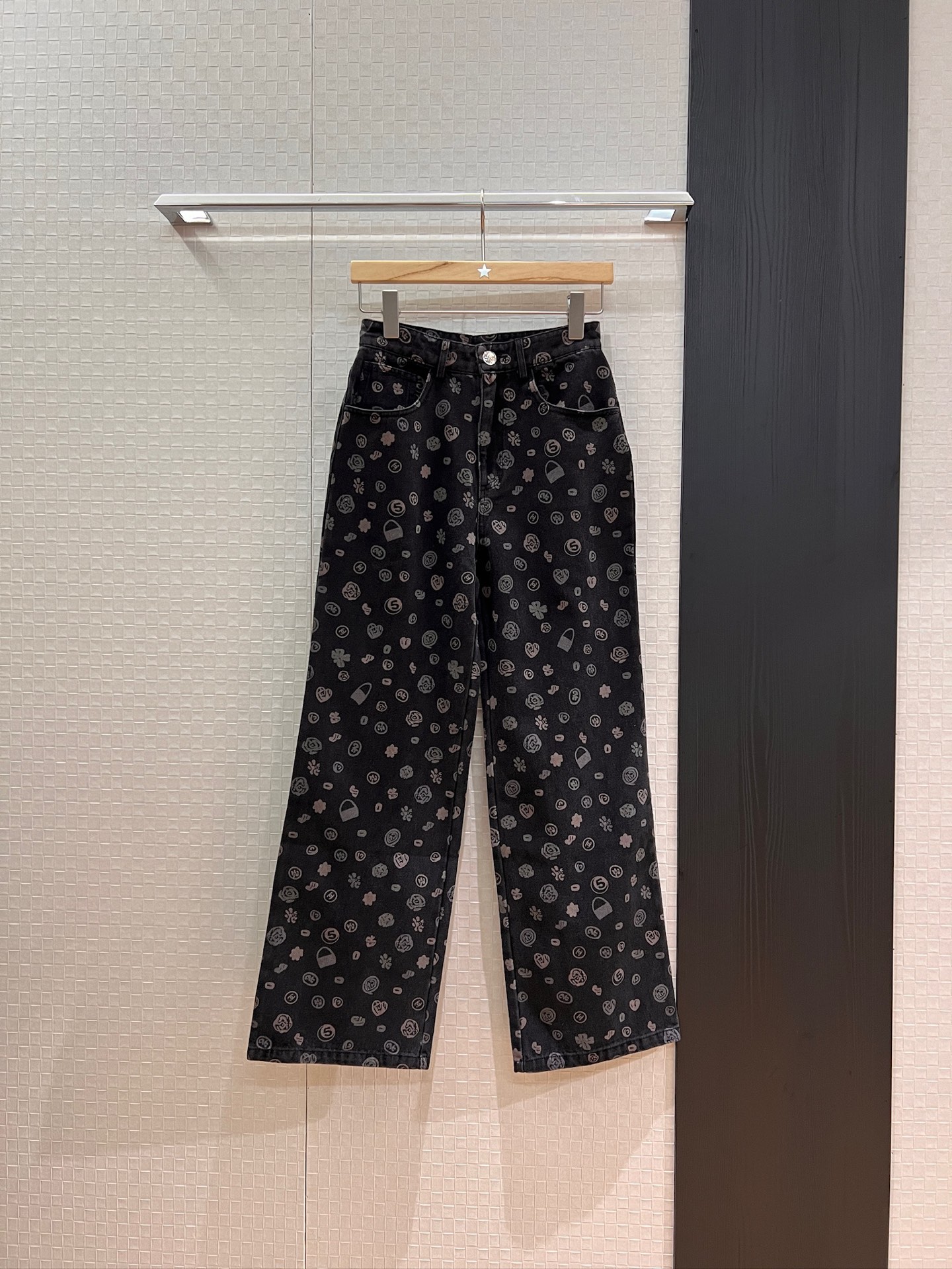 NO:453250,New style recommended camellia bag love printed straight-chip jeans washing process. Fabric is not elastic, slim and slim, wide-leg casual, simple and versatile. SML, jeans, alexander wang19860909新款推荐山茶花包包爱心印花直筒牛仔裤洗水工艺 面料没弹力 修身显瘦 阔腿休闲简单百搭 SML,,jeans,alexander wang,Women's clothing