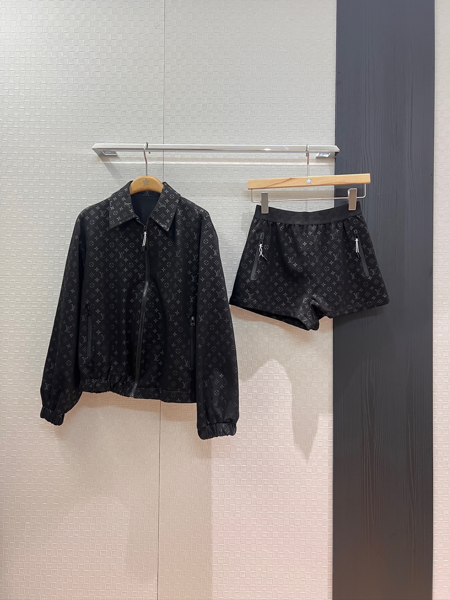 NO:454887,New classic presbyterian printed casual suit Lapel loose elastic waist jacket elastic waist shorts Black low-key Fashion sports breathable mesh lining SML, shorts, jackets & coats, alexander wang19860909新款经典老花印花休闲套装 翻领宽松松紧腰外套松紧腰短裤 黑色低调 时尚运动 透气网眼内衬SML,,shorts,jackets & coats,alexander wang,Women's clothing