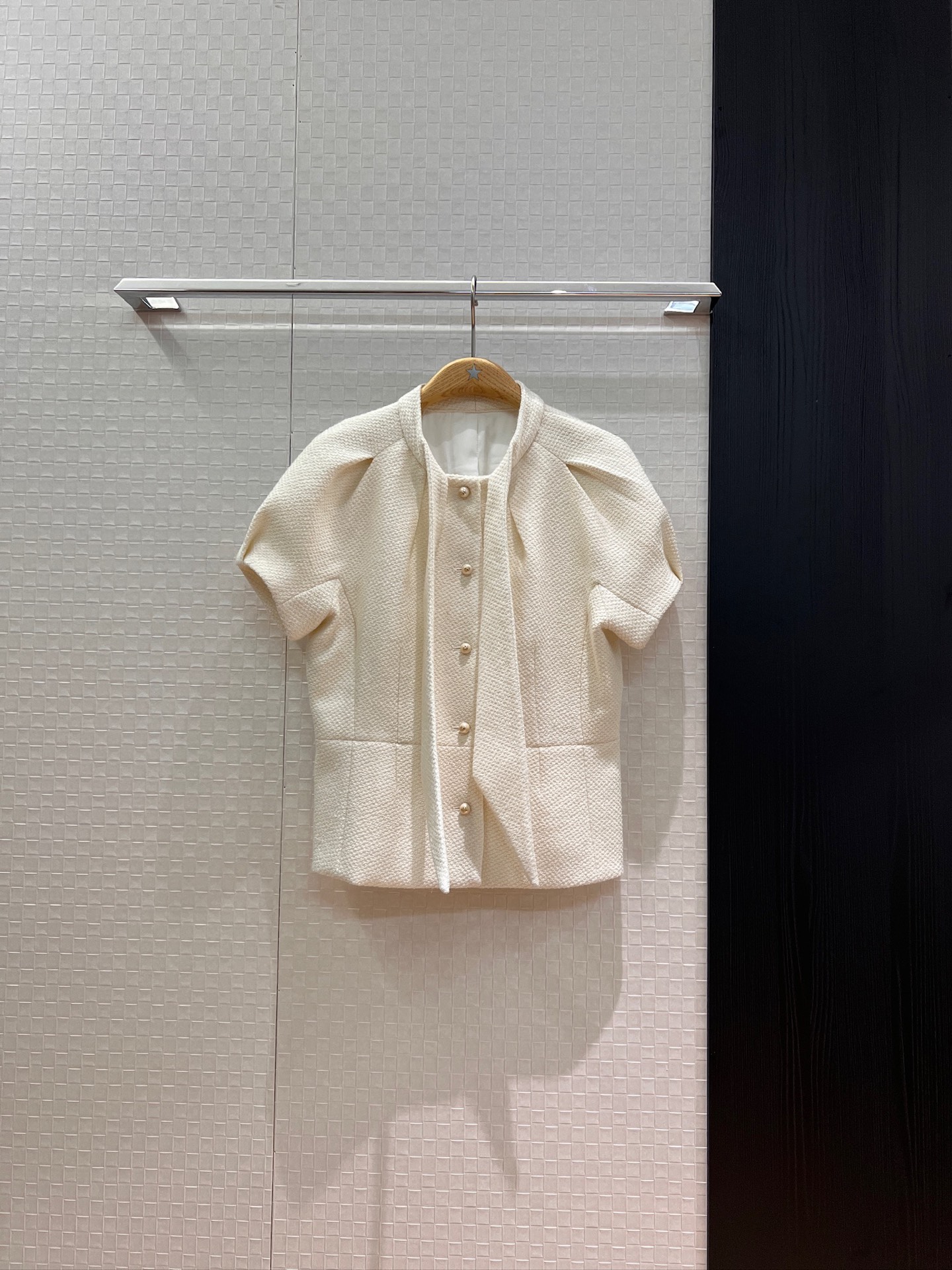 NO:454941,New French style, lace-up decorative puff sleeves, short waist-hugging jacket, thick tweed fabric, CD pearl buckle, daughter-in-law, ladylike temperament, commuting and age-reducing, black and white, SML,, jackets & coats,alexander wang19860909新款法式宫廷风 系带装饰泡泡袖短款收腰外套粗花呢面料 CD珍珠扣 千金名媛 淑女气质通勤减龄 黑色白色 SML,,jackets & coats,alexander wang,Women's clothing