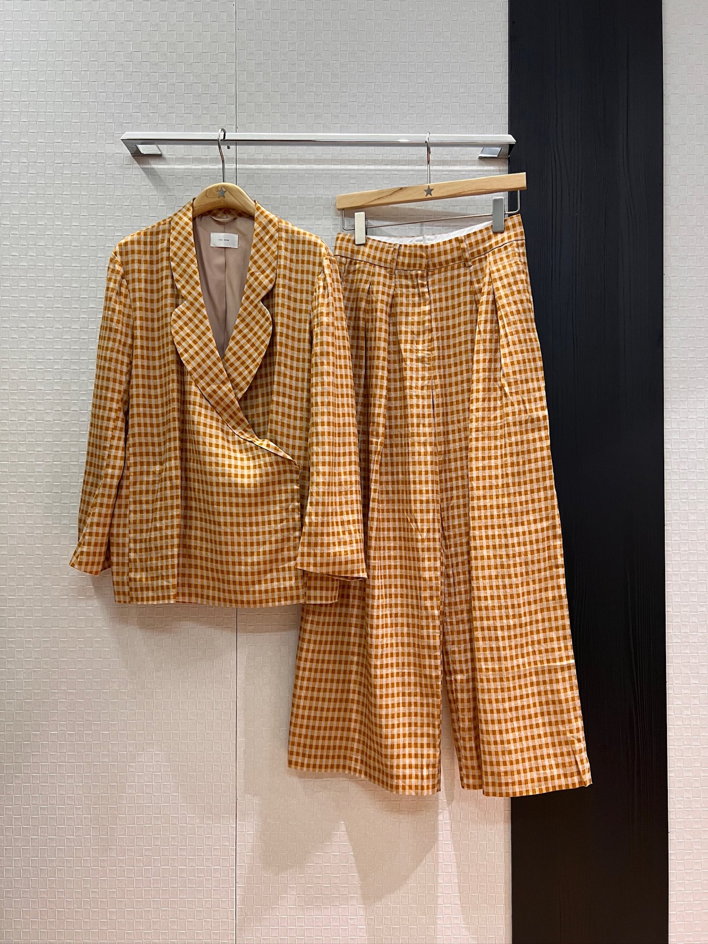 NO:455666,The Row Ni Ni Jeremiah star style minimalist style loose plaid irregular thread suit jacket same style plaid wide-leg plaid straight pants light and breathable Comfortable and lazy SML, Jackets & coats, business suit, alexander wang19860909阔腿裤早秋新款The Row 倪妮Jeremiah明星同款 极简风宽松格纹不规则麻料西装外套同款格纹阔腿格纹直筒裤 轻薄透气 舒适慵懒 SML,,jackets & coats,business suit,alexander wang,Women's clothing