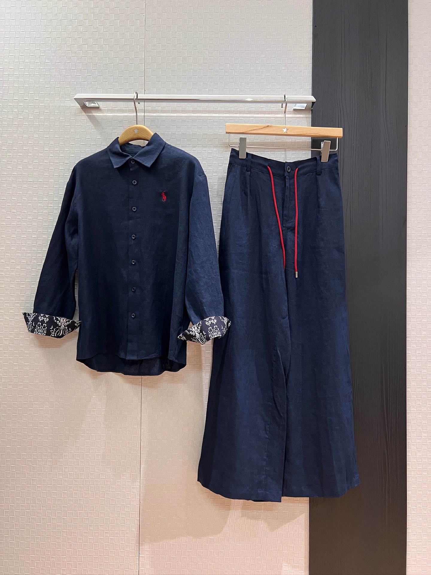NO:456296,Lining pants new minimalist embroidered pony decorative linen shirt with the same linen wide-leg pants collar cuff spliced ​​vintage print decoration old money style loose casual dark blue apricot SML, alexander wang19860909衬 裤新款极简刺绣小马装饰亚麻衬衣搭同款亚麻阔腿裤衣领袖口拼接复古印花装饰 老钱风必备 宽松休闲 深蓝杏色 SML,,alexander wang,Women's clothing