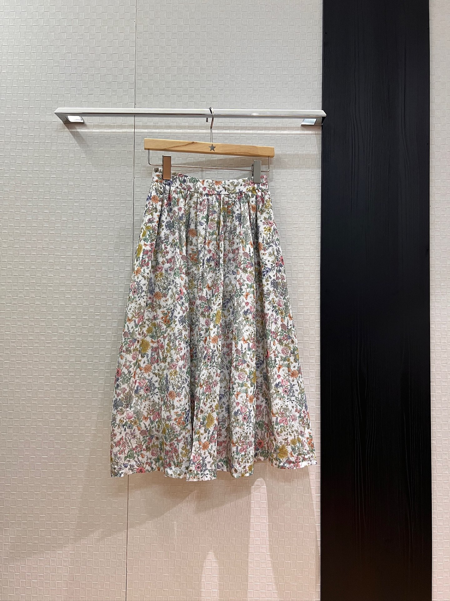 NO:456288,The same style of the new Zhao Jiali, the same small floral skirt in early autumn, classic cotton and linen fabric, can be matched with the same style of shirt with pockets on both sides, versatile temperament, essential for age reduction on vacation, S-XL, skirts, alexander wang19860909新款赵佳丽同款 早秋小碎花半裙 经典棉麻面料 可搭同款衬衣两侧有口袋 气质百搭 度假减龄必备S-XL,,skirts,alexander wang,Women's clothing