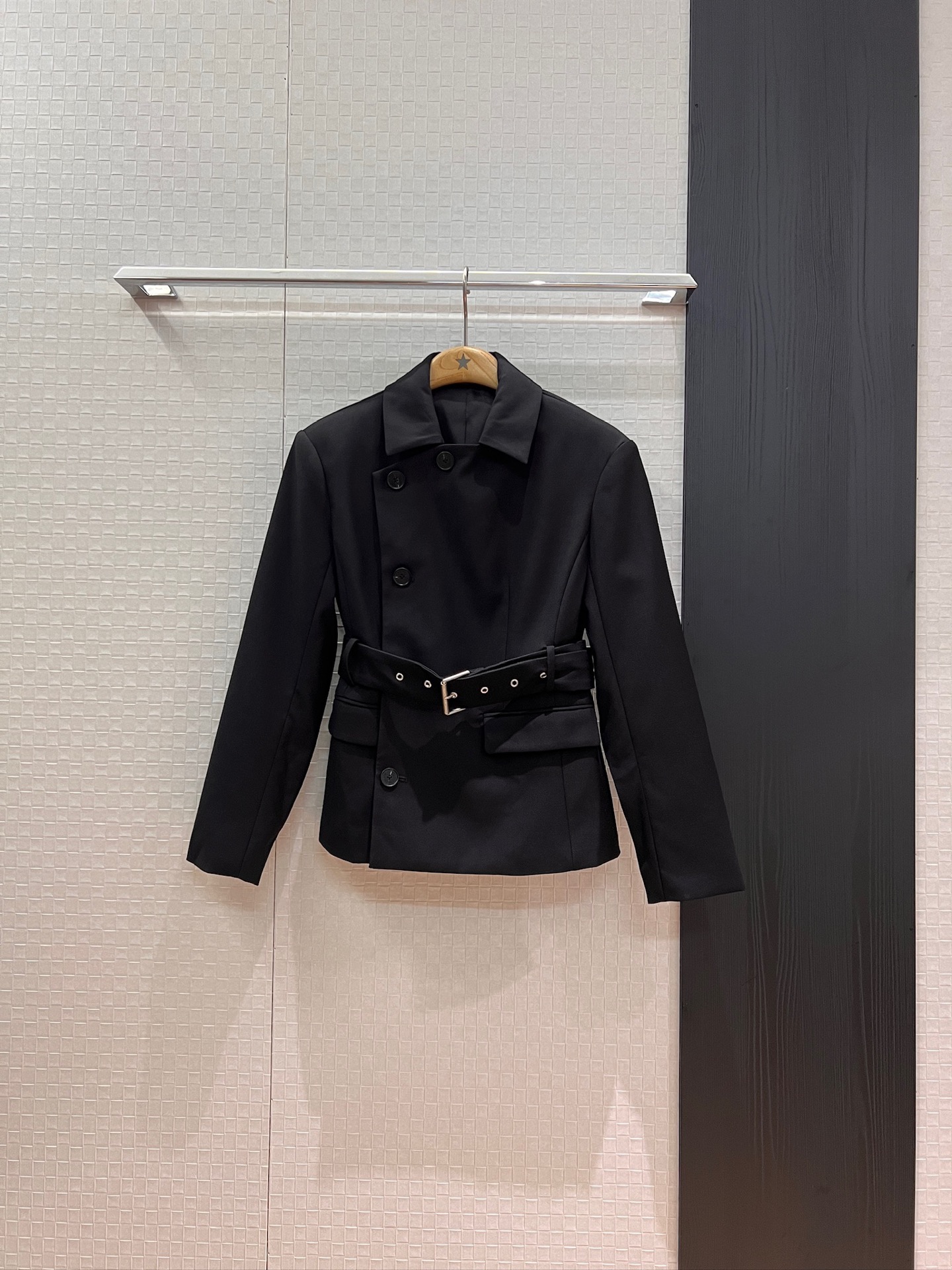 NO:456886,New style recommended early autumn Lin Yun Liu Yuxin's same asymmetric lapel jacket, irregularly-breasted belt decoration, slim fit and slim pockets on both sides Black and white SML,,jackets & coats,alexander wang19860909新款推荐早秋 林允 刘雨昕同款不对称翻领外套 不规则排扣系腰带装饰 修身显瘦 两侧口袋 黑色白色 SML,,jackets & coats,alexander wang,Women's clothing