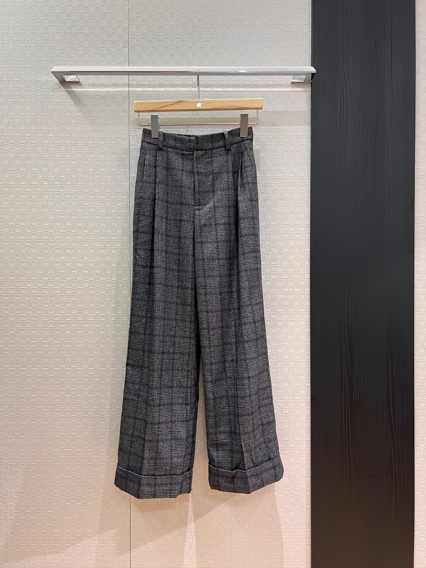 NO:456865,New BC trousers curled edge design plaid casual trousers, wide-leg pants with elastic waist, simple commuting, slim, capable and handsome, fashionable and versatile, matched with vest jackets in the same series SML,, jackets & coats, alexander wang19860909新款BC裤脚卷边设计格纹休闲西裤 阔腿裤后腰松紧弹力 简约通勤 修身显瘦干练帅气 时尚百搭 搭同系列马甲外套 SML,,jackets & coats,alexander wang,Women's clothing