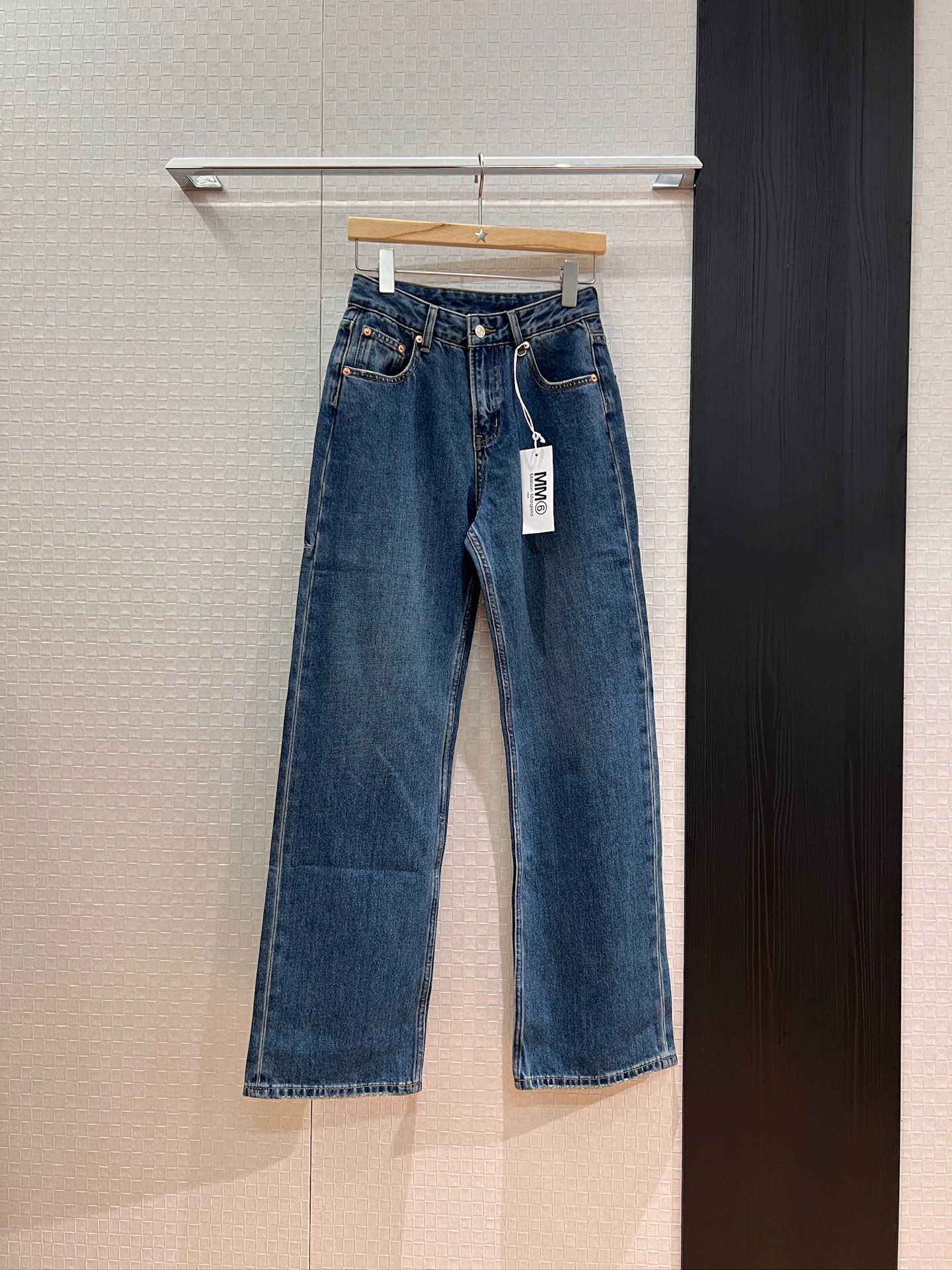 NO:456884,New style MM6 Magila flip pocket splicing design decoration Straight jeans wide-leg pants logo leather logo hardware accessories mold opening casual and casual age-reducing versatile 26-29,,masion margiela,masion margiela,jeans,alexander wang19860909新款冲冲MM6马吉拉 翻转口袋拼接设计装饰 直筒牛仔裤 阔腿裤logo皮标 五金配件开模 休闲随意 减龄百搭26-29,,masion margiela,masion margiela,jeans,alexander wang,Women's clothing