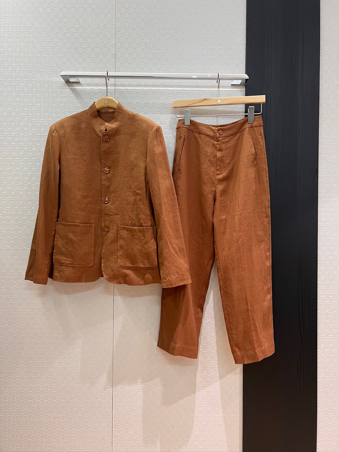NO:457572,Outer pants new style LP old money Zhongshan style linen suit jacket linen casual trousers embroidered logo badge decoration low-key simple luxury commuting fashion brown pink SML, loro piano, jackets & coats, business suit, alexander wang19860909外 裤新款LP老钱中山风亚麻西装外套亚麻休闲西裤 刺绣logo徽章装饰 低调简奢 通勤时尚棕色粉色 SML,,loro piana,jackets & coats,business suit,alexander wang,Women's clothing