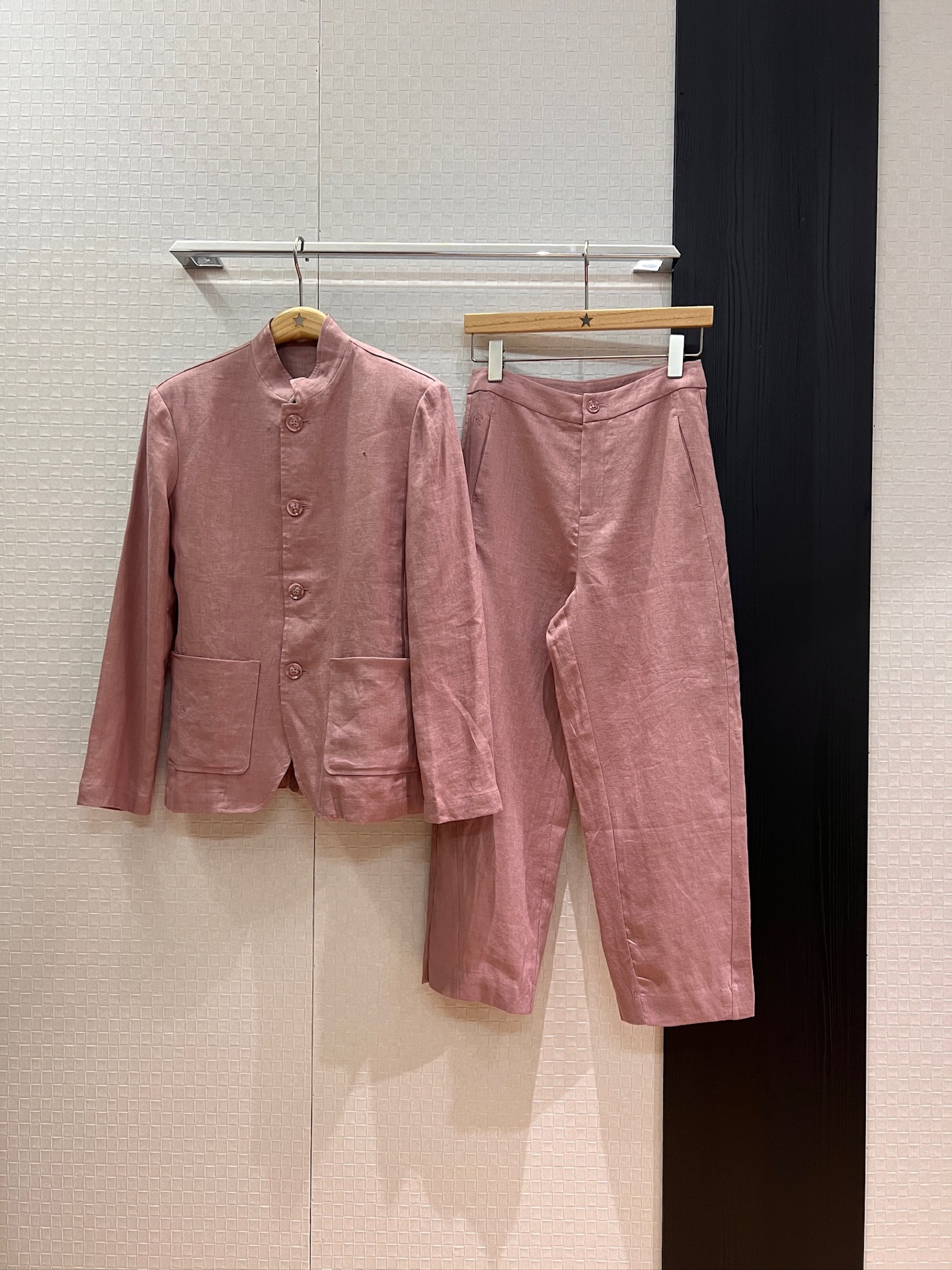 NO:457580,Outer pants new style LP old money Zhongshan style linen suit jacket linen casual trousers embroidered logo badge decoration low-key simple luxury commuting fashion brown pink SML, loro piano, jackets & coats, business suit, alexander wang19860909外 裤新款LP老钱中山风亚麻西装外套亚麻休闲西裤 刺绣logo徽章装饰 低调简奢 通勤时尚棕色粉色 SML,,loro piana,jackets & coats,business suit,alexander wang,Women's clothing