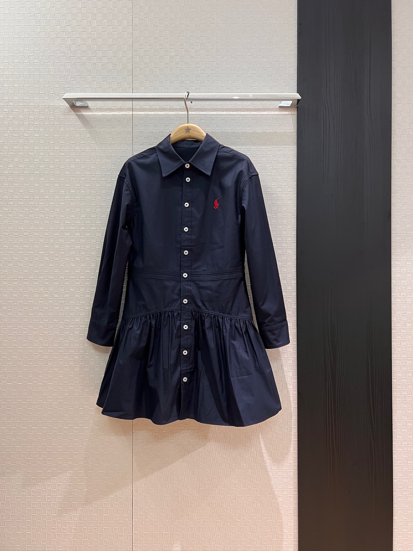 NO:457607,New embroidered pony logo long-sleeved dress shirt spliced ​​cake skirt A-line skirt pleated design temperament age-reducing vacation elegant white dark blue SML, skirts, alexander wang19860909新款来袭刺绣小马logo长袖连衣裙 衬衣拼接蛋糕裙A字裙摆 褶皱设计气质减龄 度假优雅 白色深蓝 SML,,skirts,alexander wang,Women's clothing