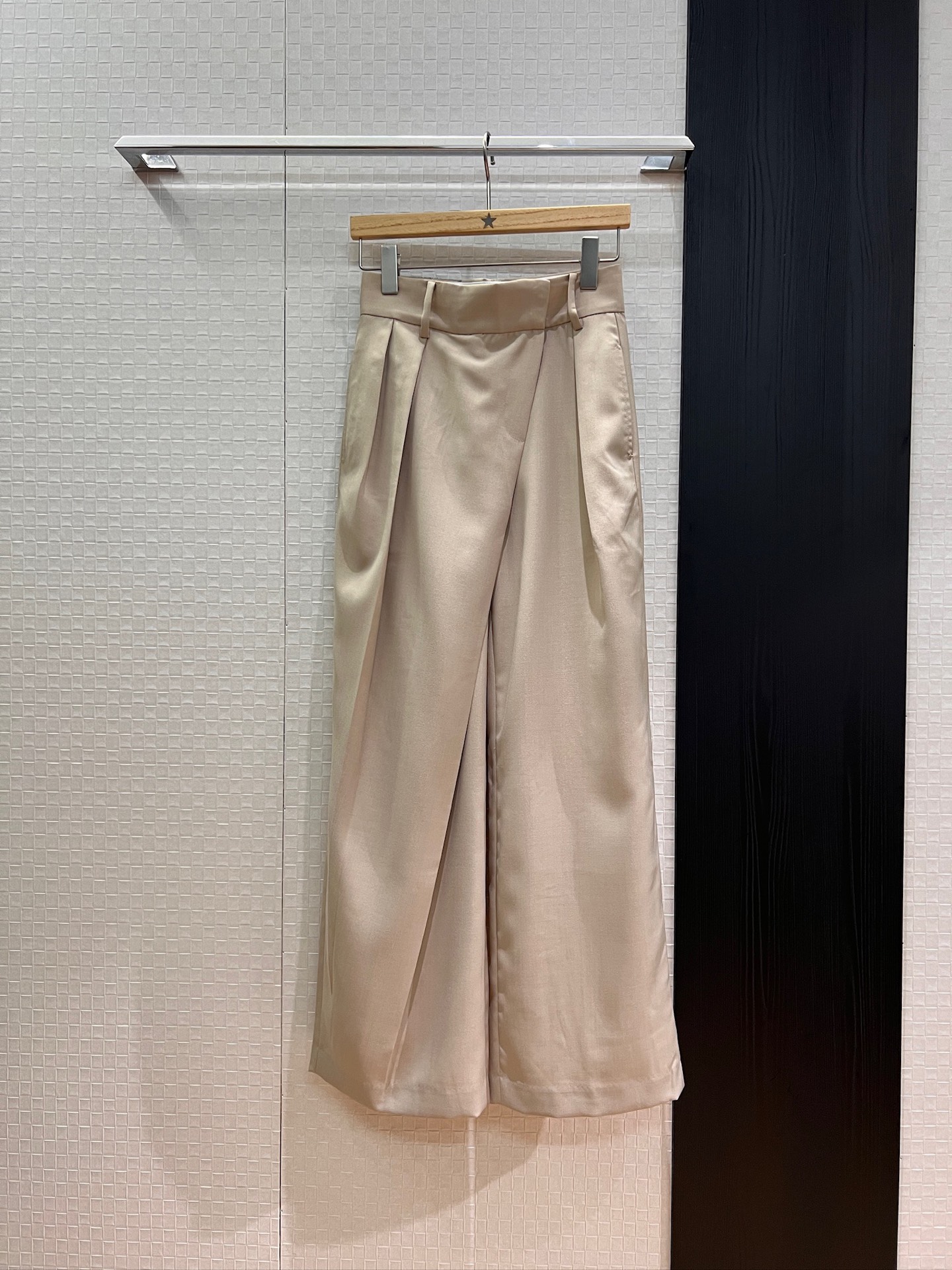 NO:458431,New style recommended asymmetric wrap trousers, wide-leg casual pants pleated design, lazy and fashionable aura, can be matched with the same suit, sheep-air blend, black apricot SML, business suit, alexander wang19860909新款推荐不对称包裹式西裤 阔腿休闲裤褶皱设计 慵懒时尚气场全开 可搭同款西装 羊气混纺 黑色杏色 SML,,business suit,alexander wang,Women's clothing