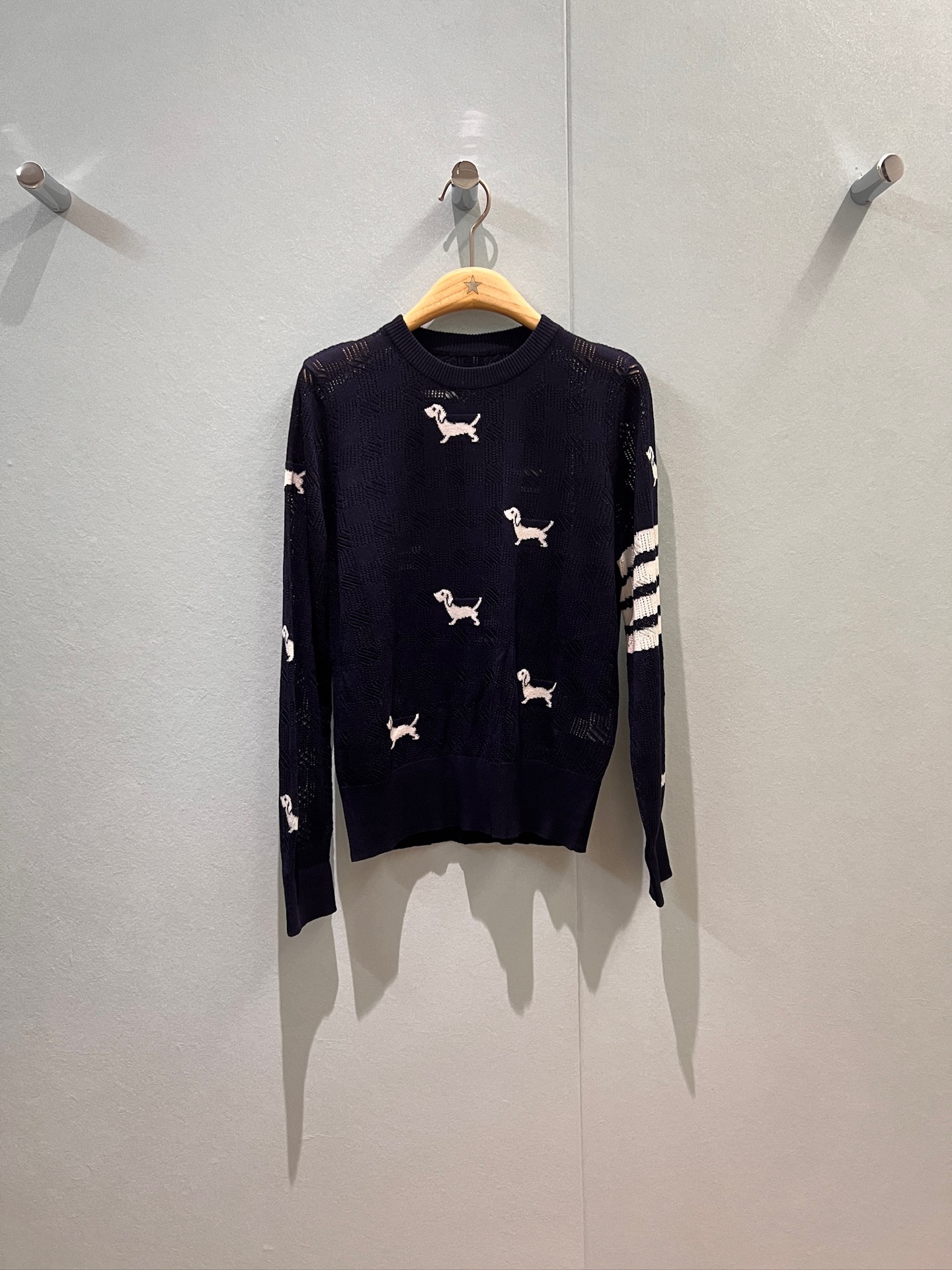 NO:459741,Early autumn TB puppy hanging hair hollow knitted long-sleeved wool top classic hand hip four bars three-color webbing light and breathable casual and comfortable dark blue gray SML, alexander wang19860909早秋TB小狗挂毛镂空针织长袖羊毛上衣经典手臀四条杠 三色织带轻薄透气 休闲舒适 深蓝灰色 SML,,alexander wang,Women's clothing