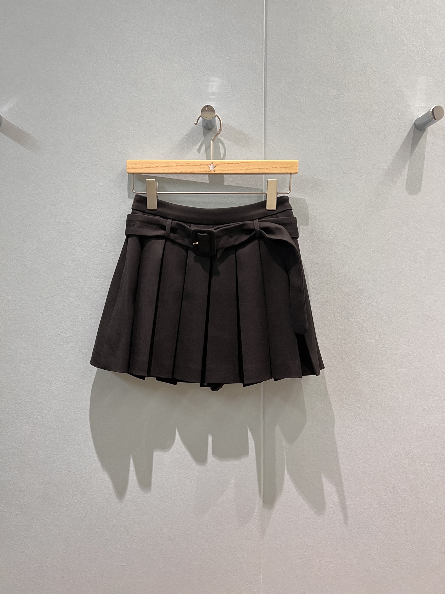 NO:461403,New fabric belt decorative pleated skirt shorts lining college style cute age-reducing fashion and versatile black dark blue plaid S-XL, skirts, shorts, alexander wang19860909新款本布腰带装饰百褶半裙短裤内衬 学院风 可爱减龄 时尚百搭黑色深蓝格纹 S-XL,,skirts,shorts,alexander wang,Women's clothing