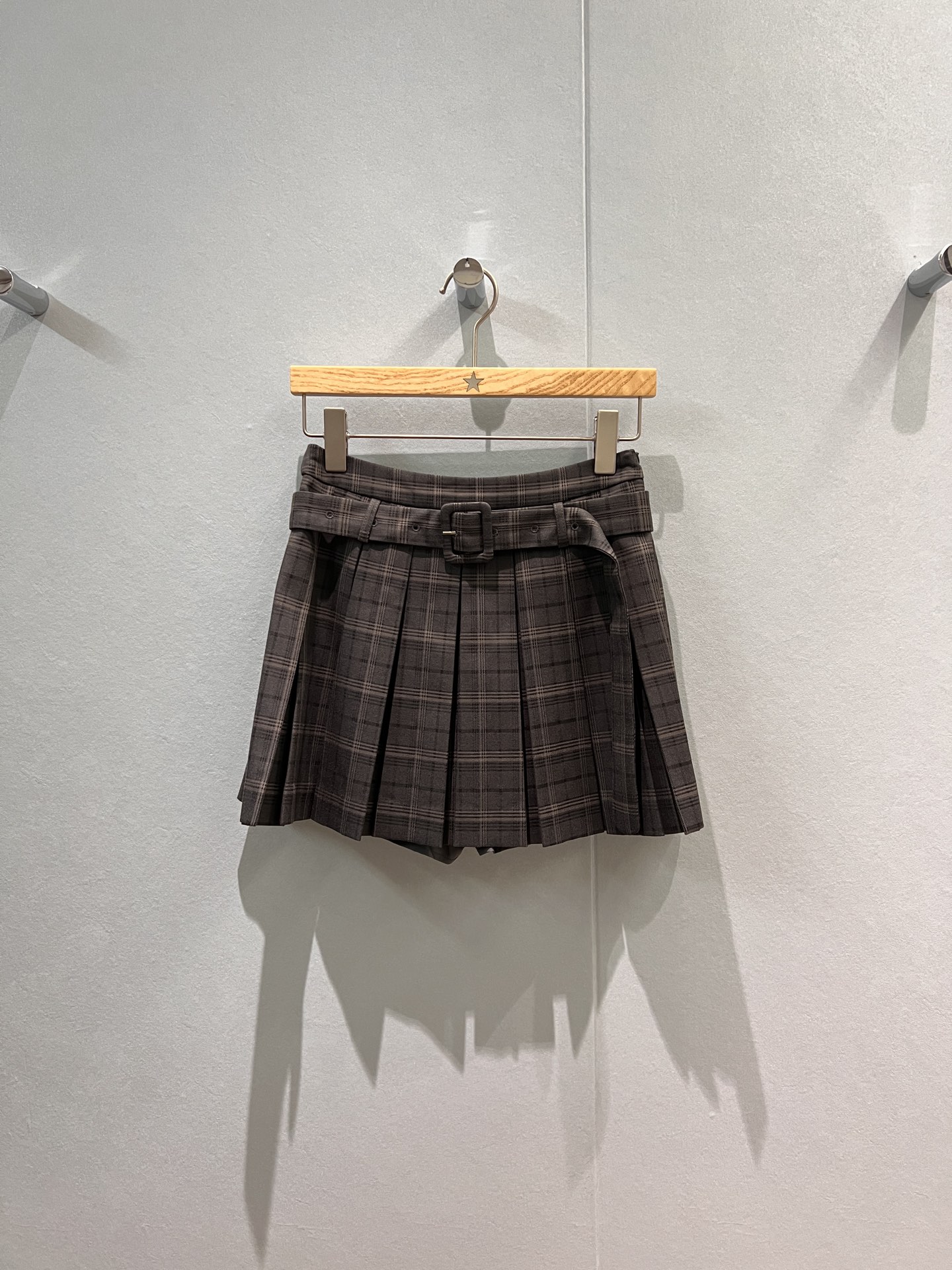 NO:461411,New fabric belt decorative pleated skirt shorts lining college style cute age-reducing fashion and versatile black dark blue plaid S-XL, skirts, shorts, alexander wang19860909新款本布腰带装饰百褶半裙短裤内衬 学院风 可爱减龄 时尚百搭黑色深蓝格纹 S-XL,,skirts,shorts,alexander wang,Women's clothing