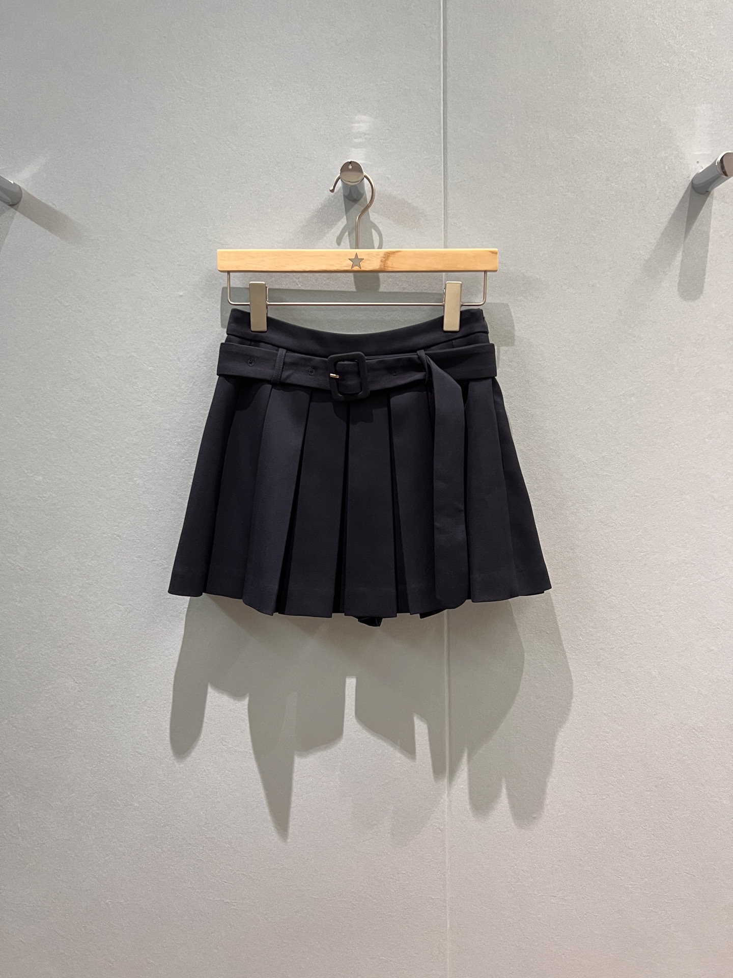 NO:461419,New fabric belt decorative pleated skirt shorts lining college style cute age-reducing fashion and versatile black dark blue plaid S-XL, skirts, shorts, alexander wang19860909新款本布腰带装饰百褶半裙短裤内衬 学院风 可爱减龄 时尚百搭黑色深蓝格纹 S-XL,,skirts,shorts,alexander wang,Women's clothing