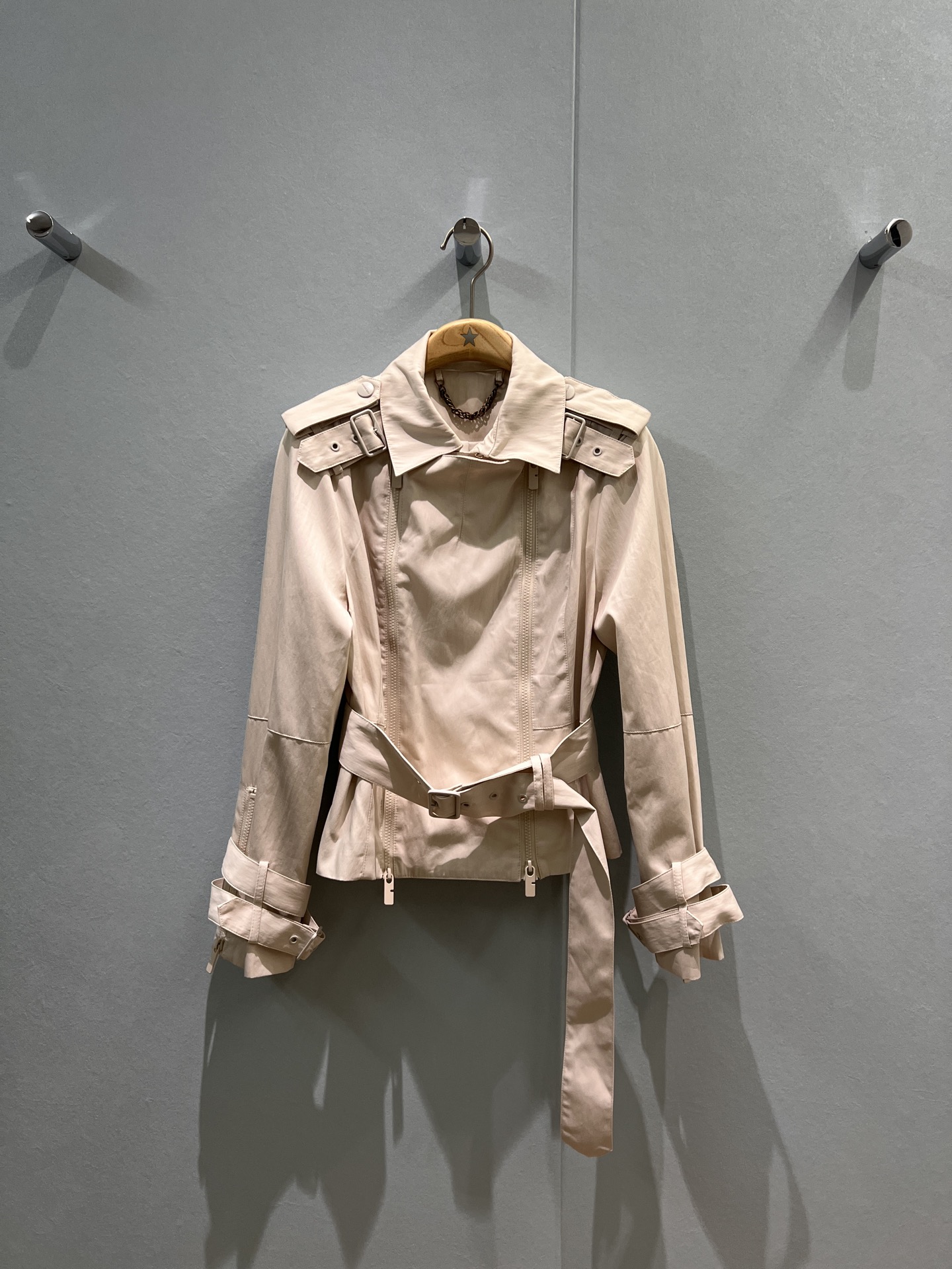 NO:462596,The new model is coming to Liu Wen's same style, irregular double-sided zipper design, lapel and ejection punk jacket double-layer cuffs, simple and casual, handsome and sweet, fashionable and versatile hardware mold opening SML,, jackets & coats, alexander wang19860909新款来袭刘雯同款 不规则双侧拉链设计 翻领肩章朋克外套双层袖带 简约休闲 帅气甜酷 时尚百搭五金开模 SML,,jackets & coats,alexander wang,Women's clothing