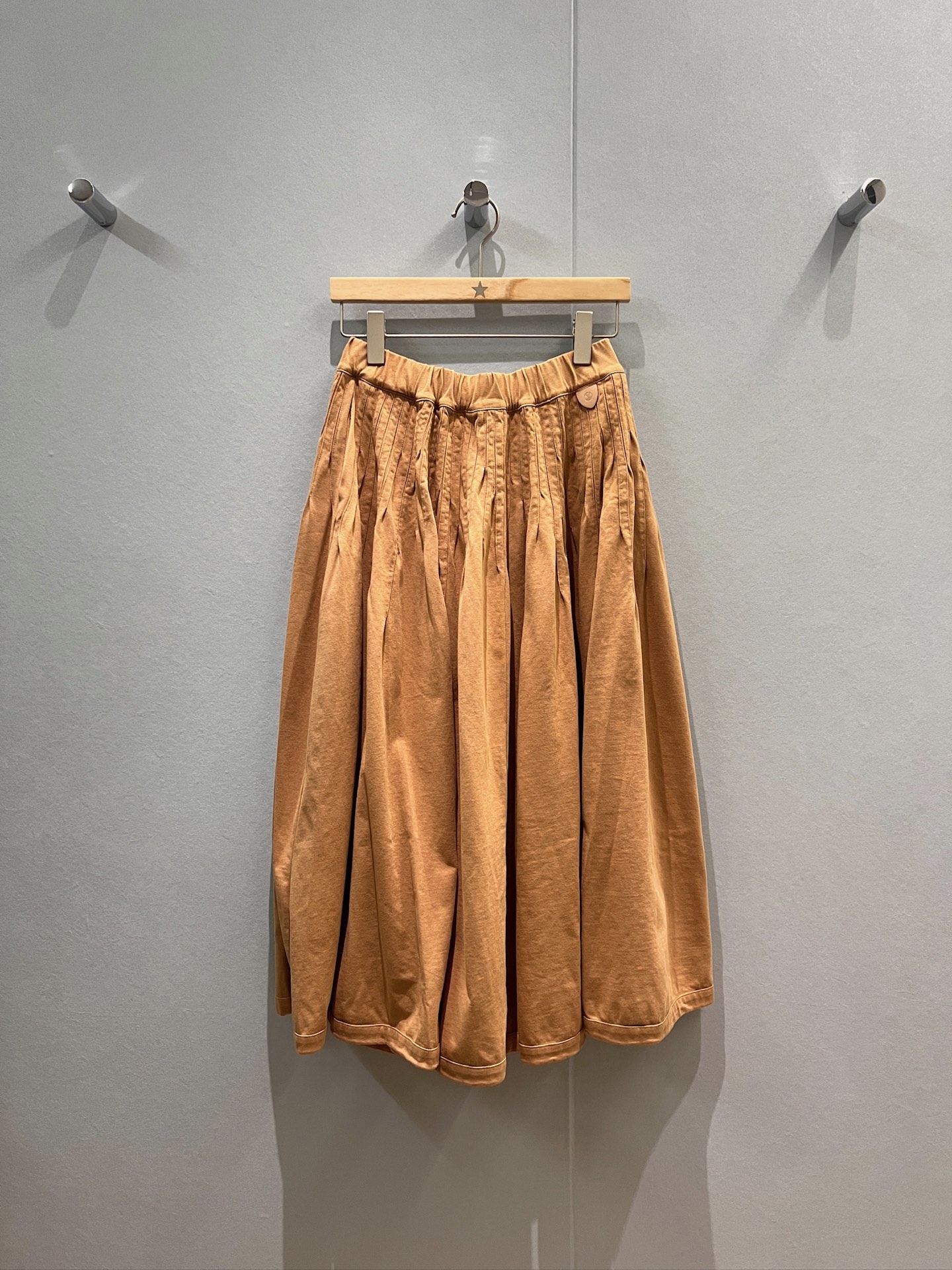 NO:463723,New retro old washing water, heavy craftsmanship, pressed pleated elastic waist skirt, long skirt, hem, extra large material, pocket logo leather logo decoration on both sides S-XL, skirts, alexander wang19860909新款复古做旧洗水 重工艺打条压褶皱松紧腰半裙长裙裙摆用料超大 两侧有口袋logo皮标装饰 S-XL,,skirts,alexander wang,Women's clothing