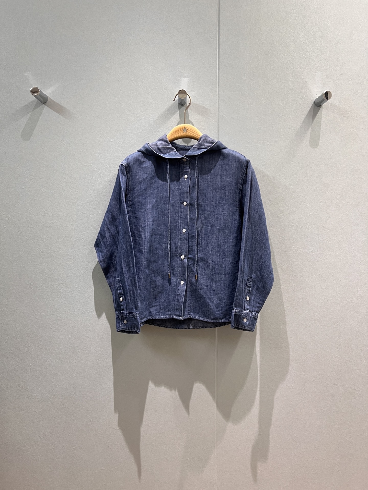 NO:463738,New Lp blue denim hooded shirt, loose short hem logo leather logo decoration sweet and cute, age-reducing versatile SML, loro piano, hats, alexander wang19860909新款Lp蓝色牛仔连帽衬衣 宽松短款下摆logo皮标装饰甜美可爱 减龄百搭 SML,,loro piana,hats,alexander wang,Women's clothing