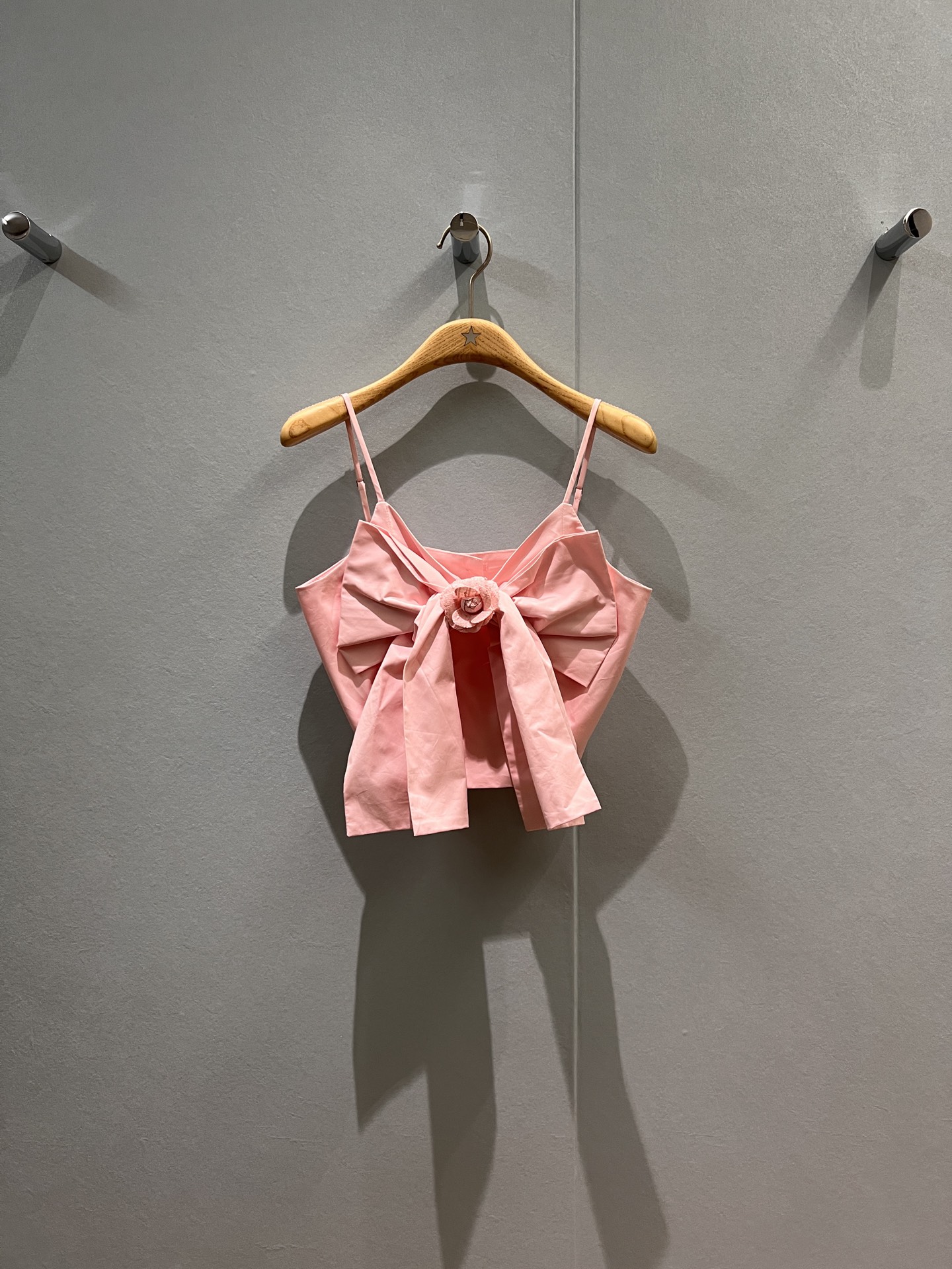 NO:465336,New three-dimensional camellia bow decorative suspender vest Short strap strap adjustable back buckle open mold flower buckle pink white SML, alexander wang19860909新款立体山茶花大蝴蝶结装饰吊带背心 短款抹胸肩带可调节 背后可开扣 开模花朵扣粉色白色 SML,,alexander wang,Women's clothing