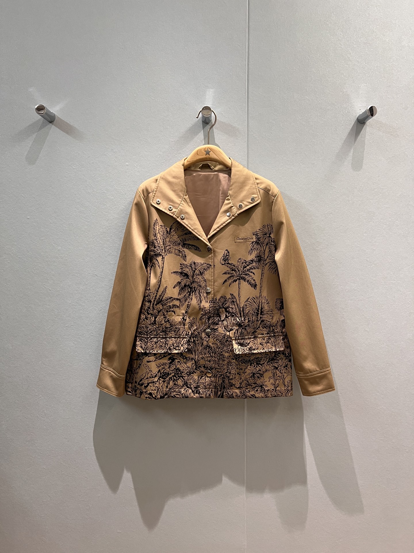 NO:467186,New retro coconut tree positioning printed loose drawstring waist jacket, chest logo label decoration casual and versatile, sweet and cool age-reducing SML,, jackets & coats,alexander wang19860909新款复古椰树定位印花宽松抽绳收腰外套 胸前logo标签装饰休闲百搭 甜酷减龄 SML,,jackets & coats,alexander wang,Women's clothing