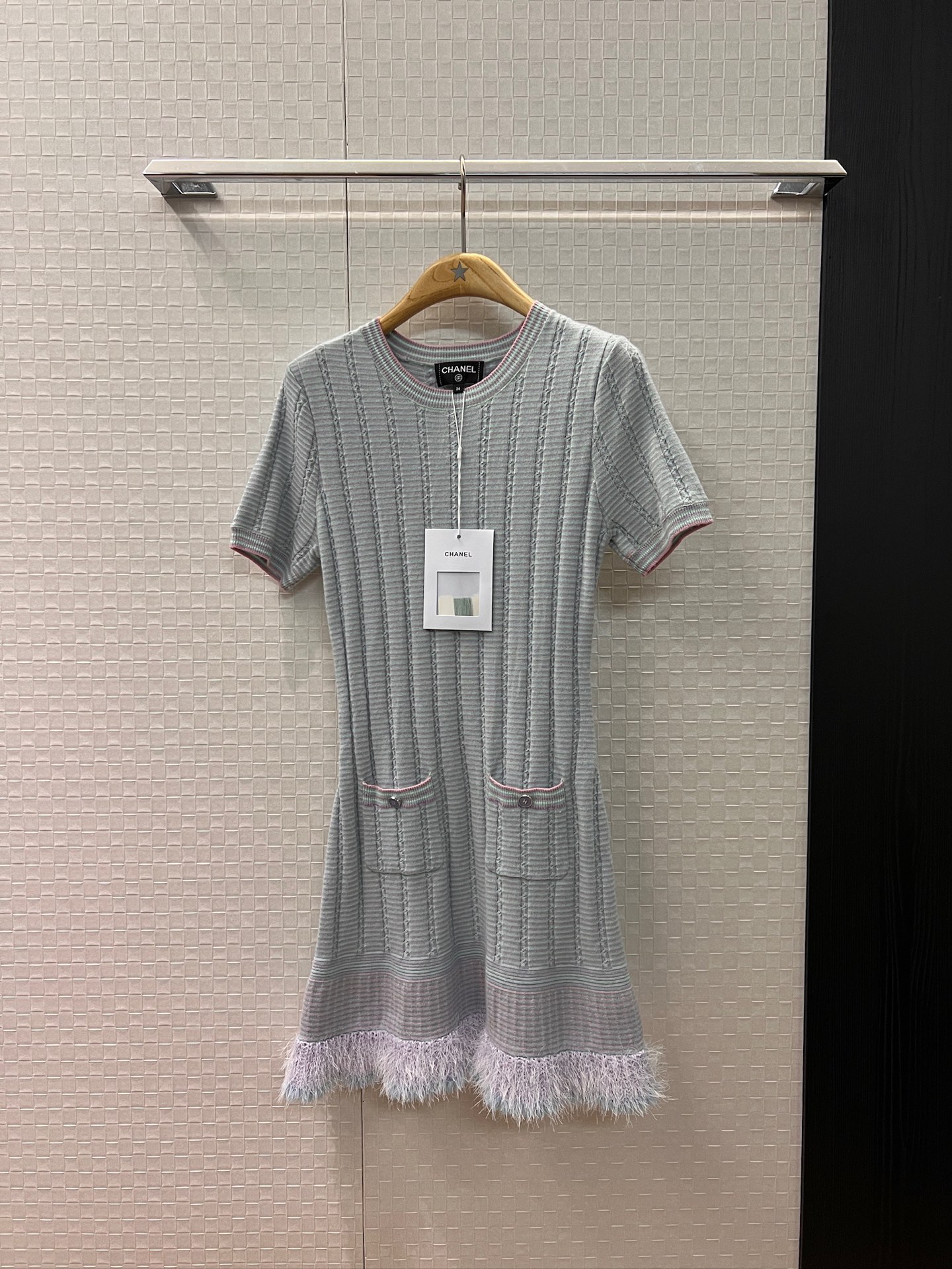 NO:467200,New 25B Macaron striped knitted short-sleeved dress with fur decorative skirt slim fit and slim. Both sides of pocket temperament celebrity SML, skirts, T-shirt, alexander wang19860909新款25B 马卡龙条纹针织短袖连衣裙 毛毛装饰裙摆修身显瘦 两侧口袋气质名媛 SML,,skirts,T-shirt,alexander wang,Women's clothing