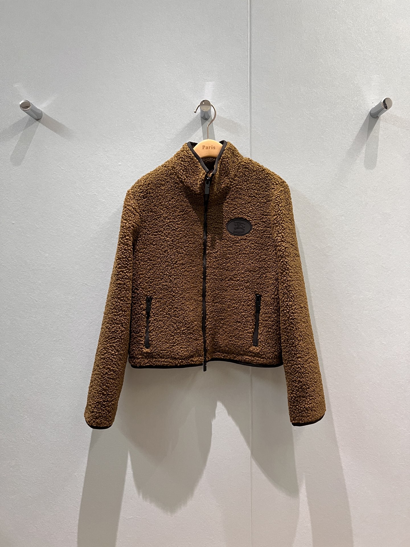 NO:468665,The new model is coming with three-dimensional rubber-drop badge stand collar Teddy fur coat zipper casual and age-reducing cute and versatile warmth plus points SML real color is green not coffee, jackets & coats, alexander wang19860909新款来袭立体滴胶徽章立领泰迪毛毛外套拉链休闲减龄 可爱百搭 保暖加分SML 实物色偏绿 不是咖,,jackets & coats,alexander wang,Women's clothing