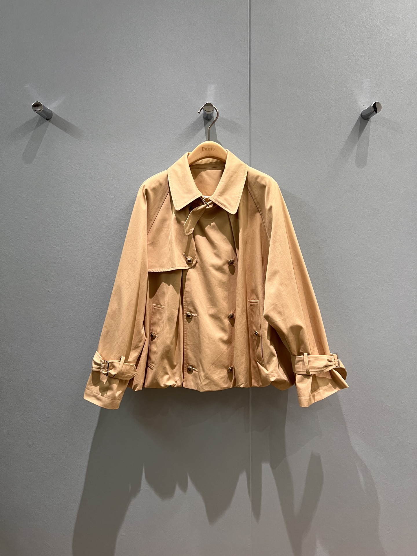 NO:468791,B new double C dark pattern A-line windbreaker jacket, open mold double-breasted cuff decoration, camellia lining fashionable age-reducing, casual and versatile SML,, jackets & coats,alexander wang19860909B新款双C暗纹A字版风衣外套 开模双排扣袖带装饰 山茶花内衬时尚减龄 休闲百搭 SML,,jackets & coats,alexander wang,Women's clothing