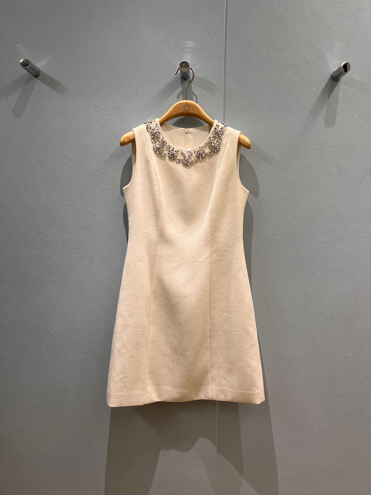 NO:468785,New round neck heavy industry diamond-inlaided sleeveless vest dress, three-dimensional tailoring, slim and slim temperament, temperament and age-reducing sweet lady black and white S-XL,, skirts,alexander wang19860909新款圆领重工镶钻装饰无袖背心连衣裙 立体剪裁 修身显瘦名媛气质 气质减龄 甜美淑女黑色白色 S-XL,,skirts,alexander wang,Women's clothing
